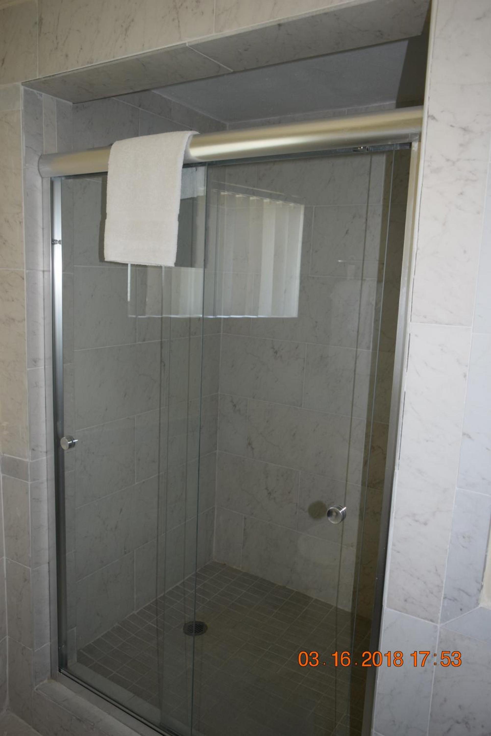 Stanlunds Inn and Suites photo 61