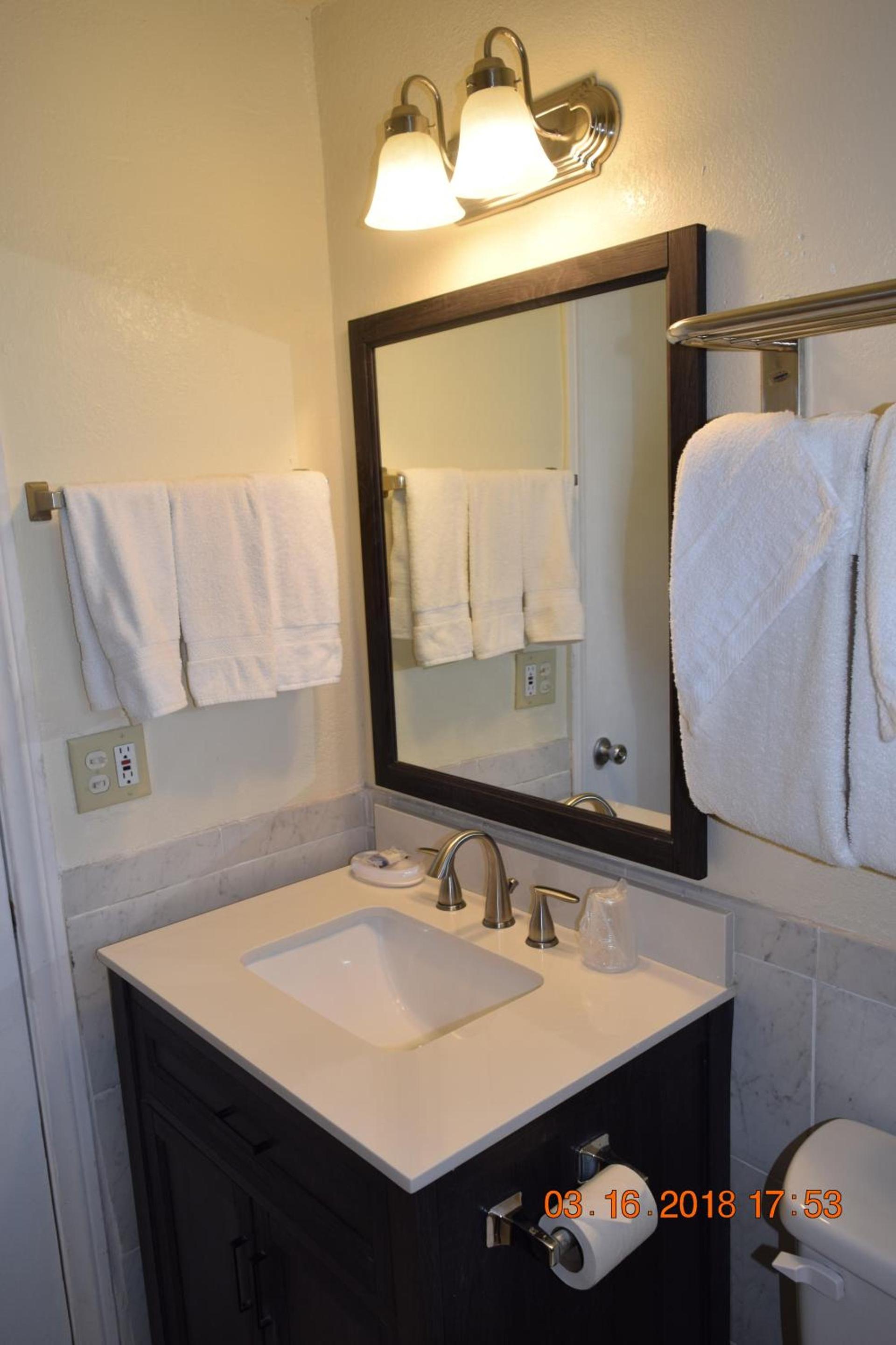 Stanlunds Inn and Suites photo 62