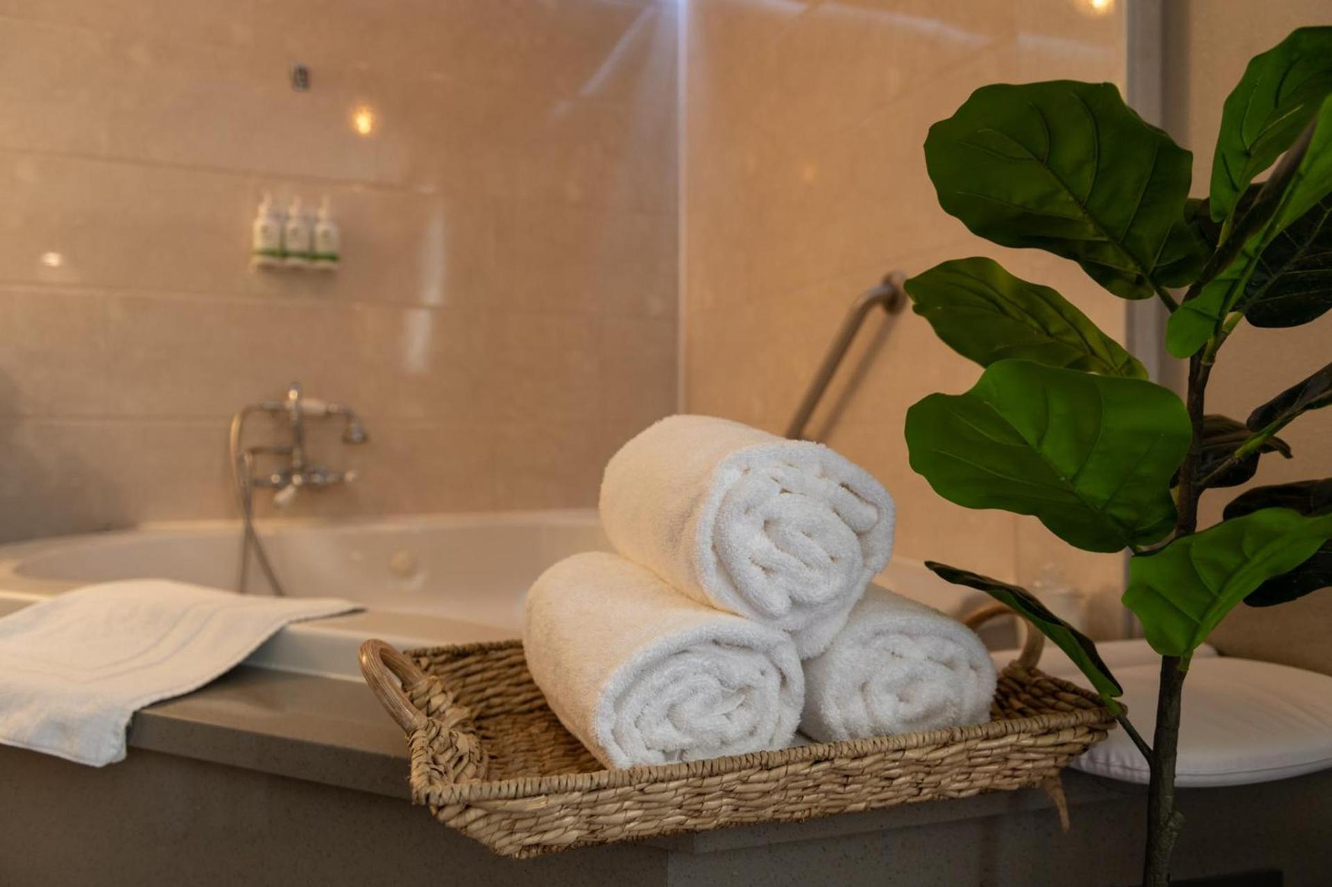 GreenTree Inn & Suites Los Angeles - Alhambra - Pasadena photo 41
