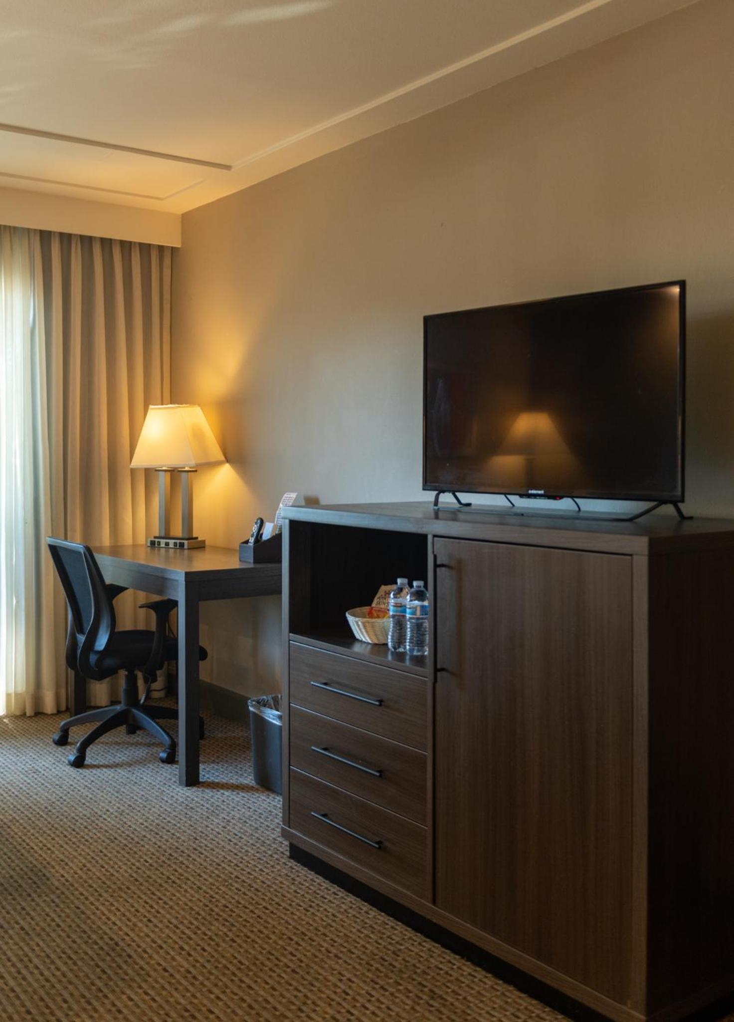 GreenTree Inn & Suites Los Angeles - Alhambra - Pasadena photo 39