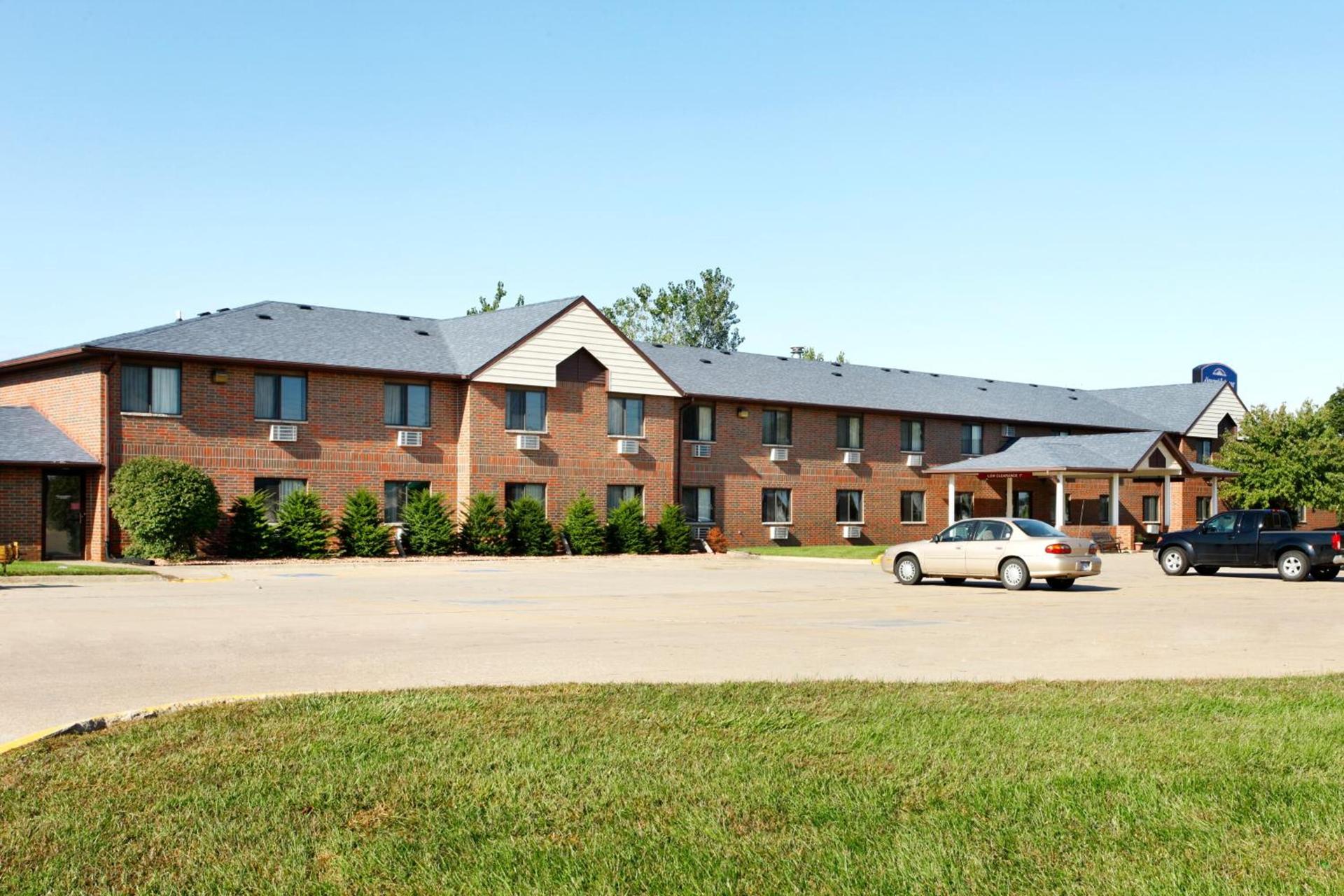 Howard Johnson by Wyndham Waterloo/Cedar Falls photo 29