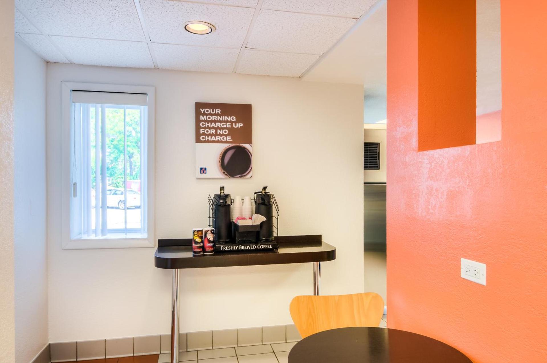 Motel 6-Arlington Heights, IL - Chicago North Central photo 42