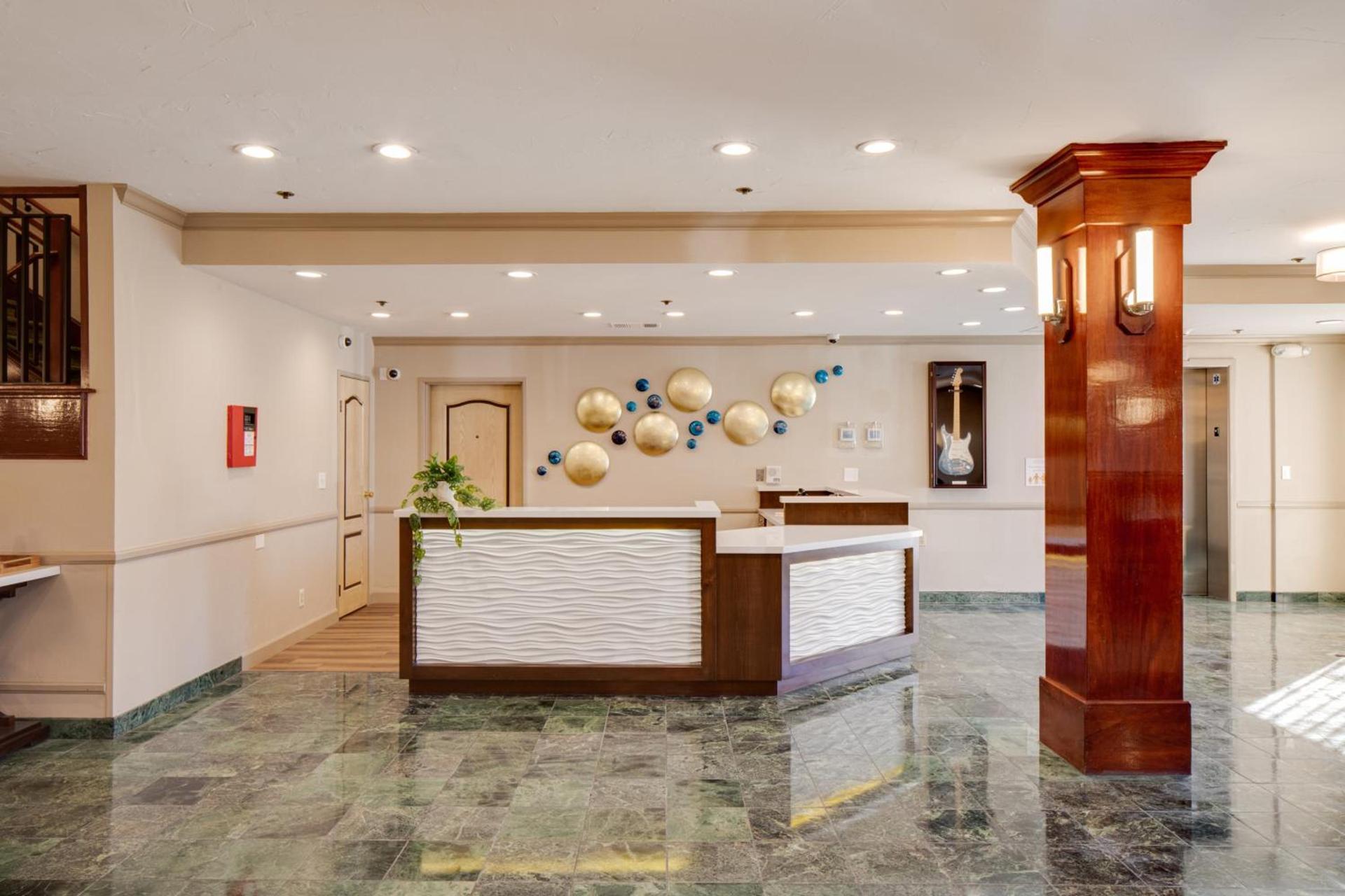Ayres Hotel Corona - Riverside photo 2