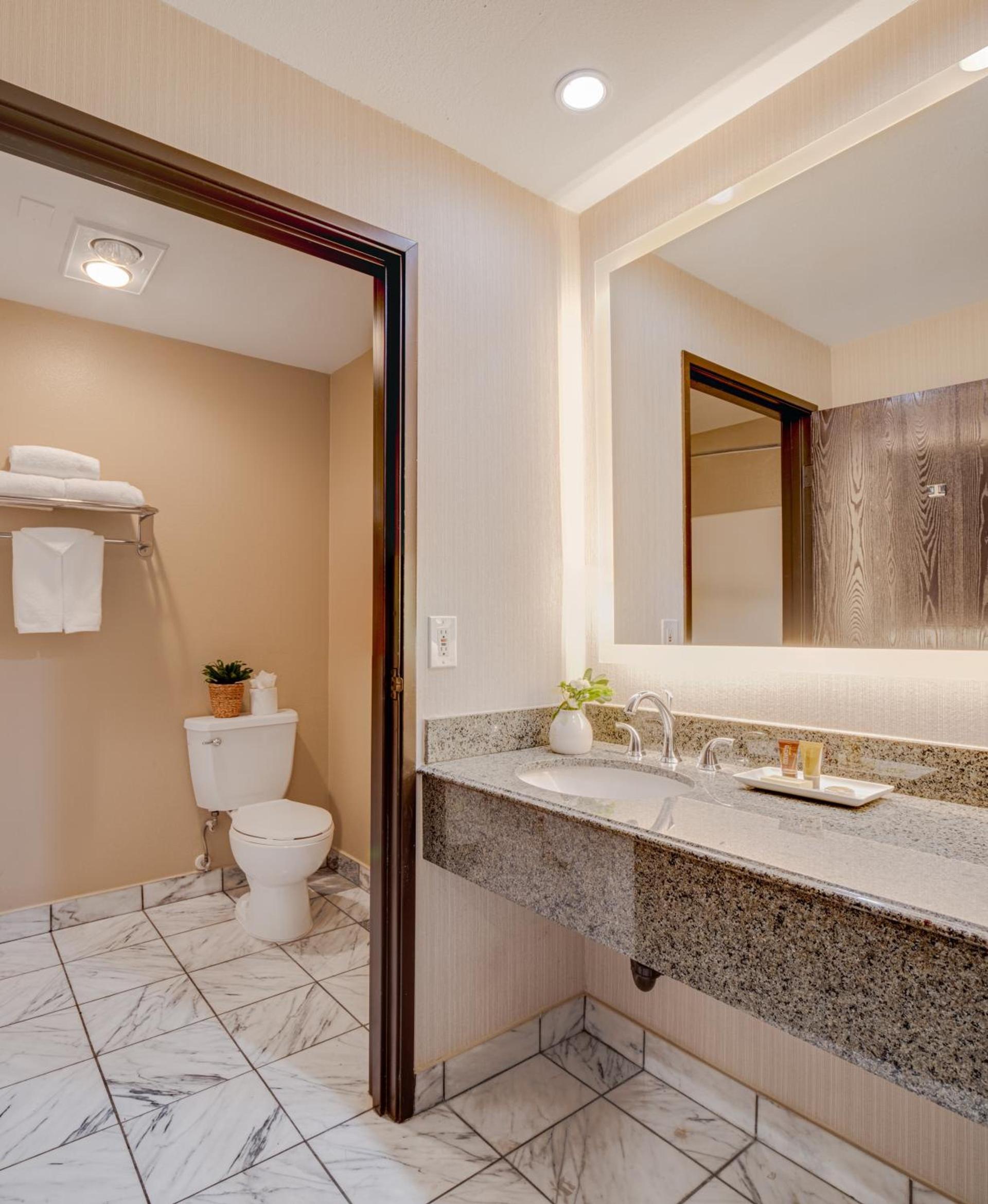 Ayres Hotel Corona - Riverside photo 14