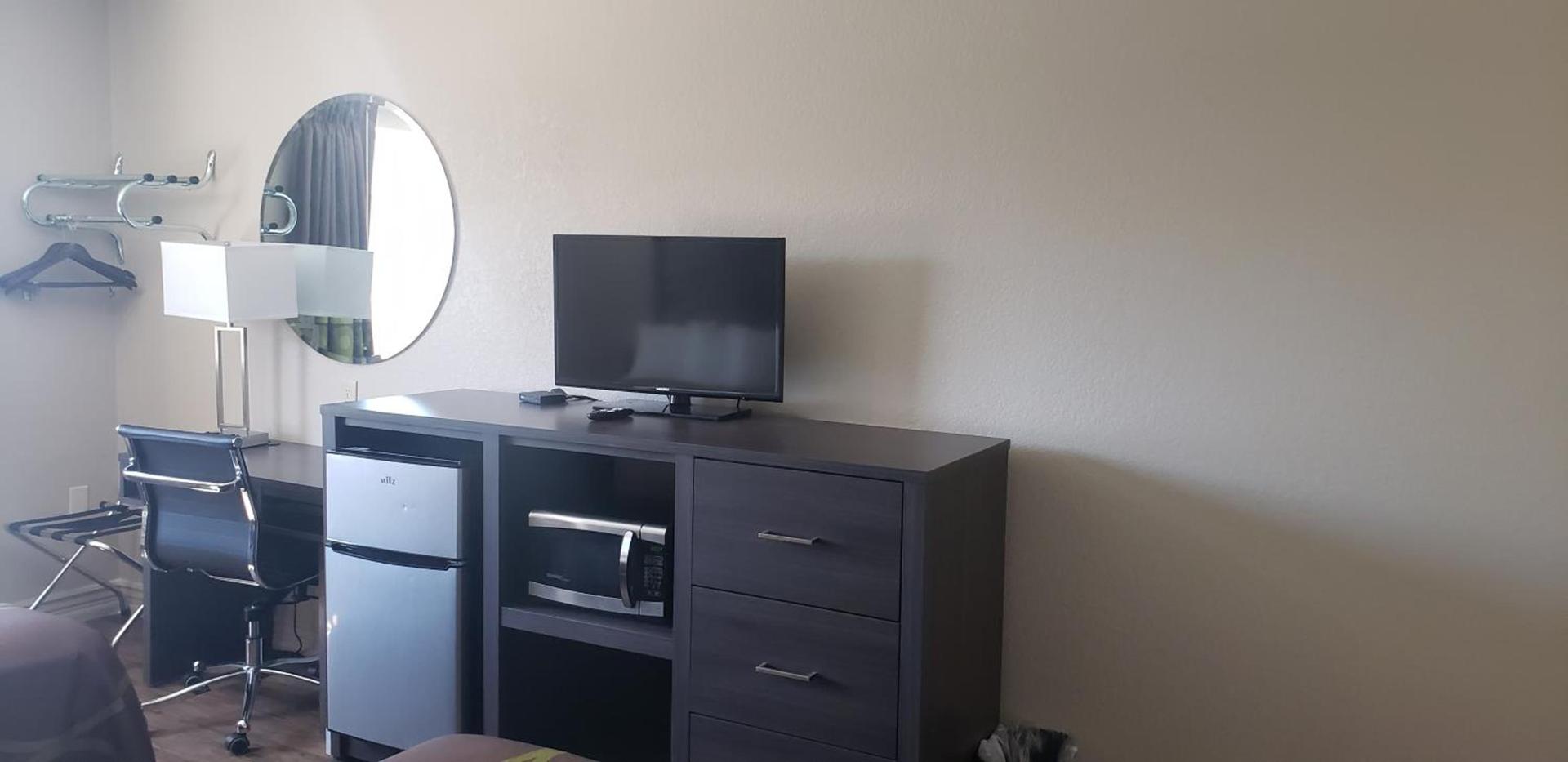 Super 8 by Wyndham Goodyear/Phoenix Area photo 42