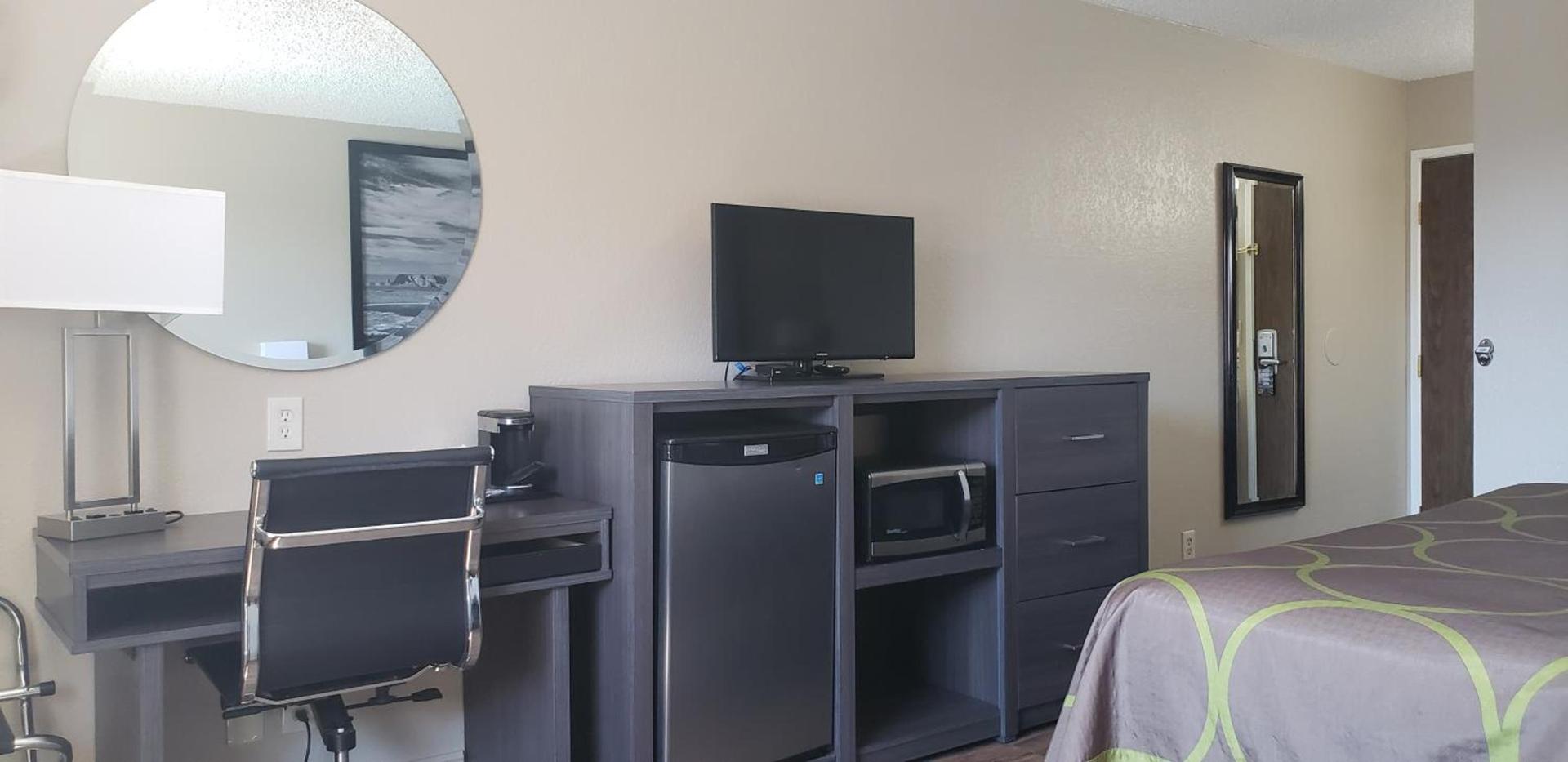 Super 8 by Wyndham Goodyear/Phoenix Area photo 38