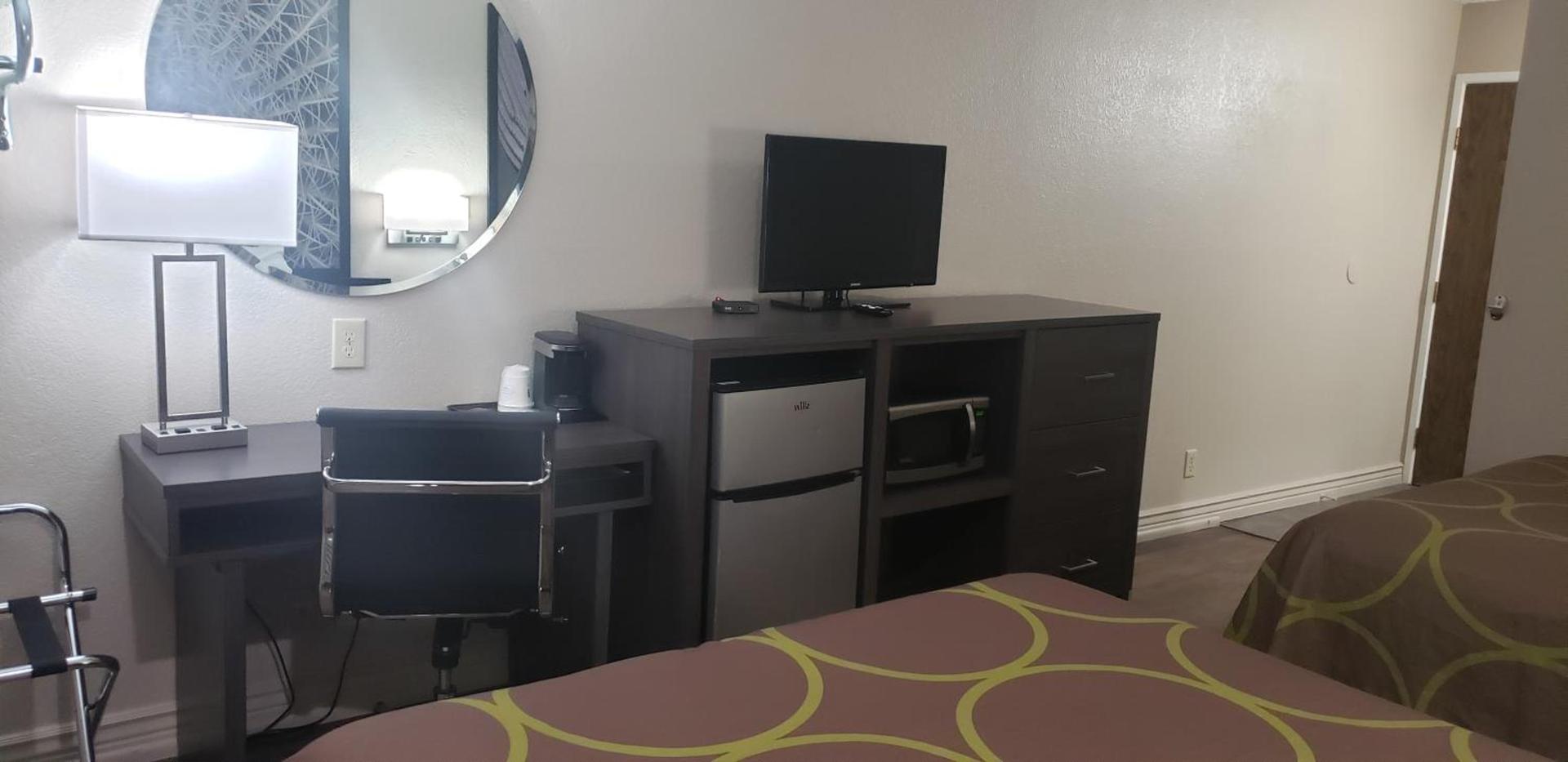 Super 8 by Wyndham Goodyear/Phoenix Area photo 32