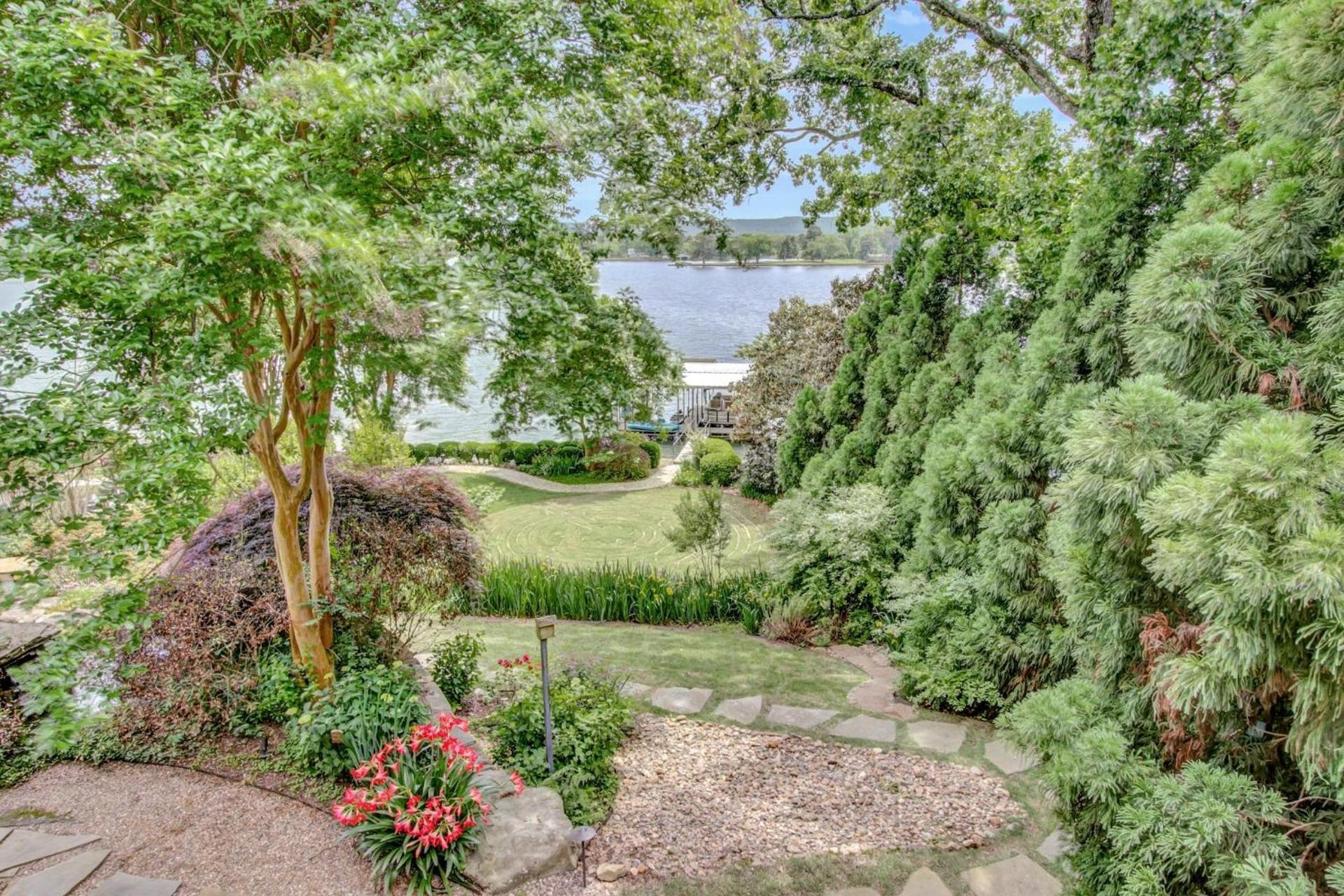 Lookout Point Lakeside Inn photo 81