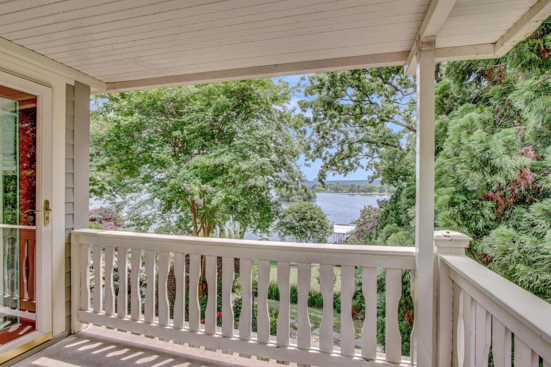 Lookout Point Lakeside Inn photo 78