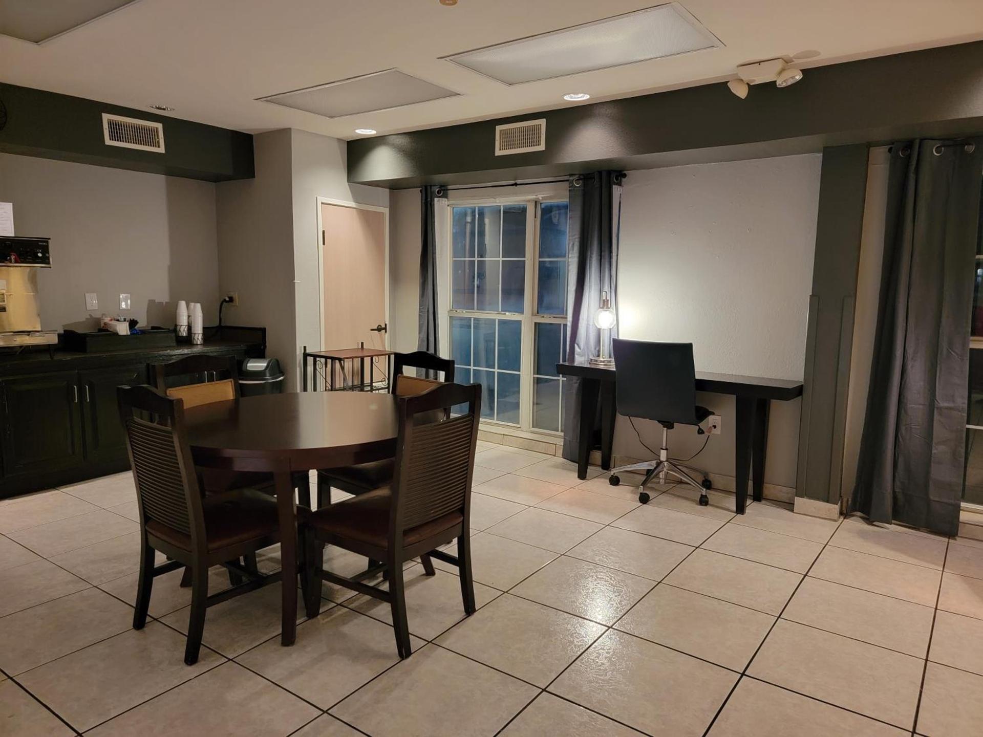 Extend-a-Suites - Extended Stay, I-40 Amarillo West photo 23