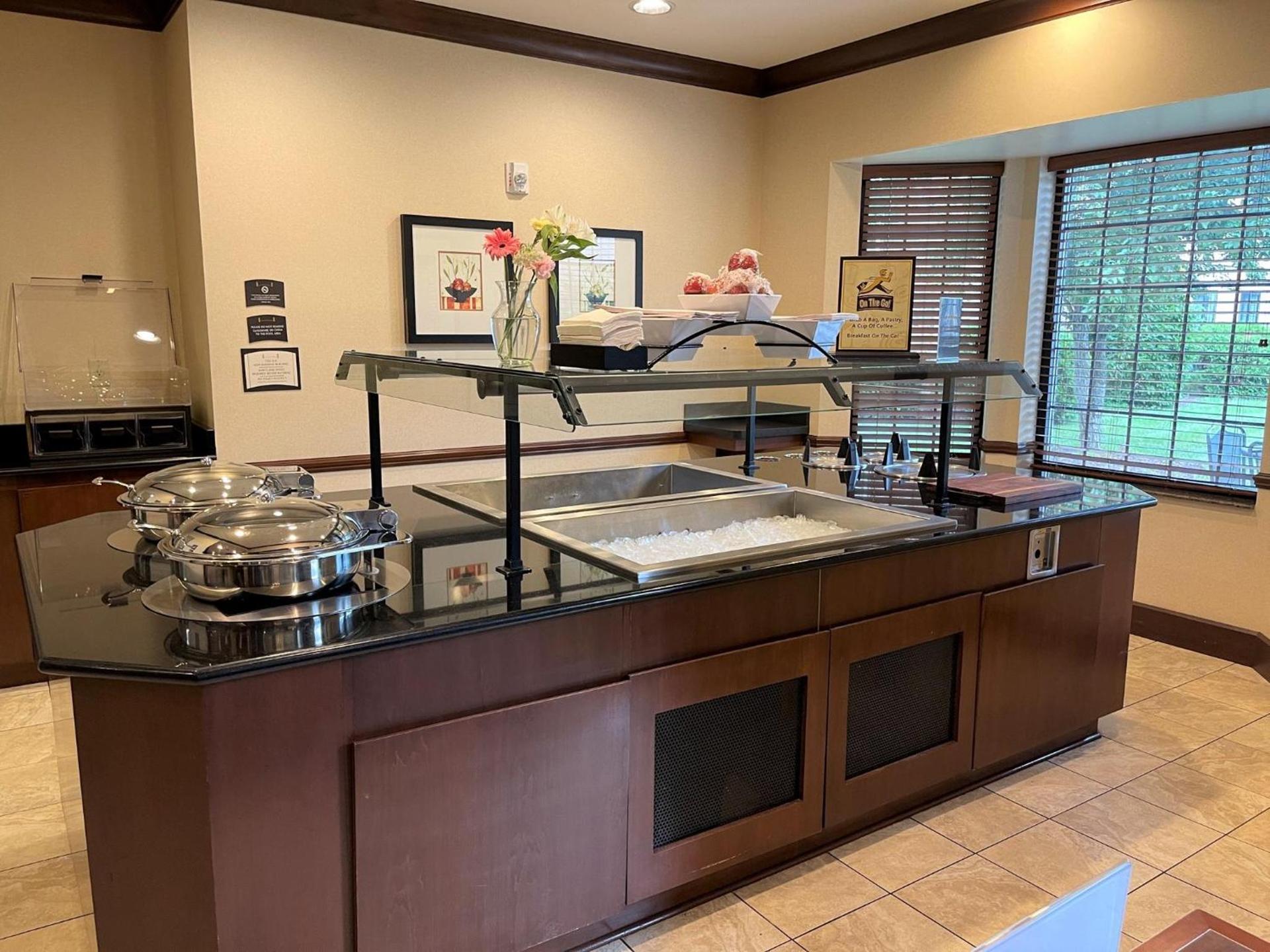 Staybridge Suites Milwaukee West-Oconomowoc by IHG photo 6