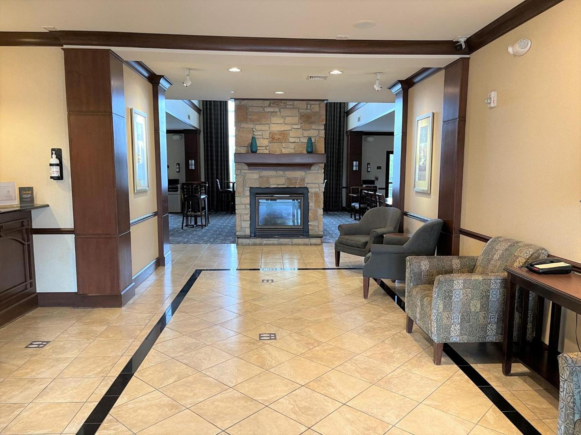 Staybridge Suites Milwaukee West-Oconomowoc by IHG photo 7