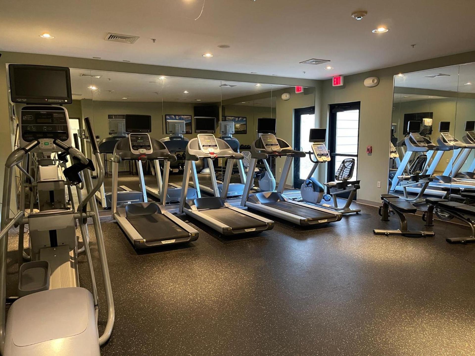 Staybridge Suites Milwaukee West-Oconomowoc by IHG photo 4