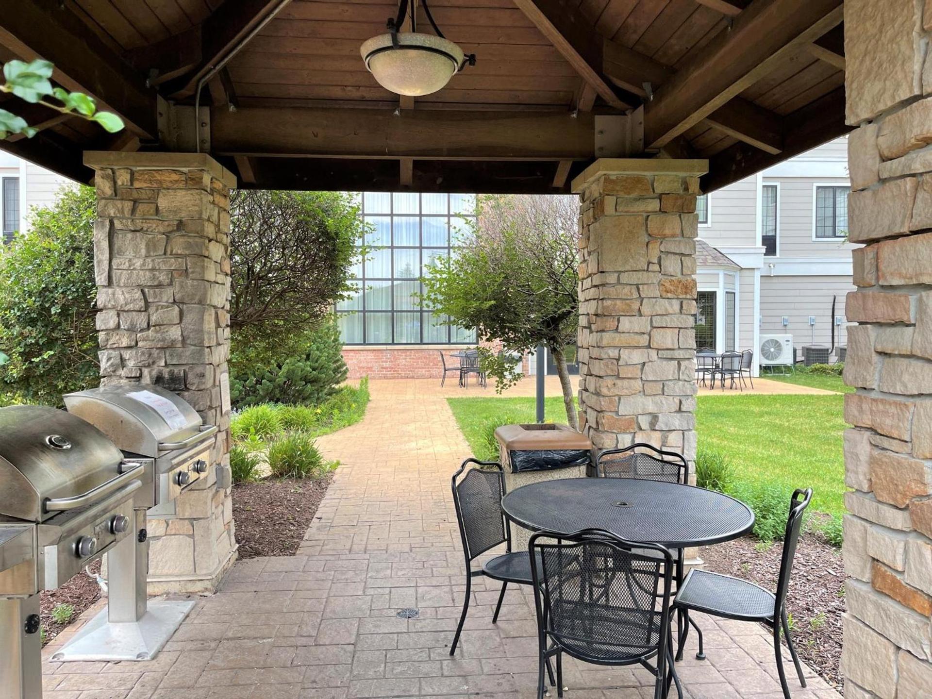 Staybridge Suites Milwaukee West-Oconomowoc by IHG photo 5