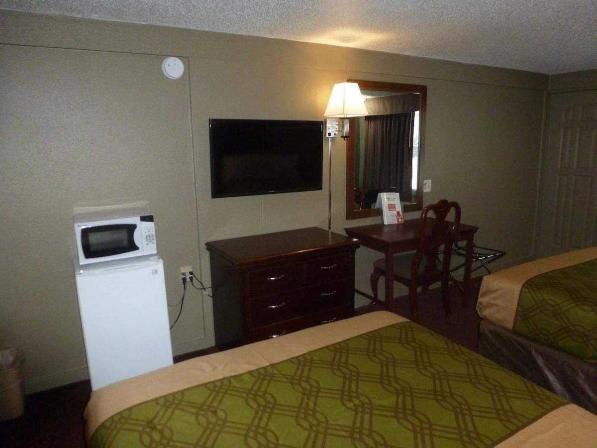 Econo Lodge Pittsburgh I-79 photo 15