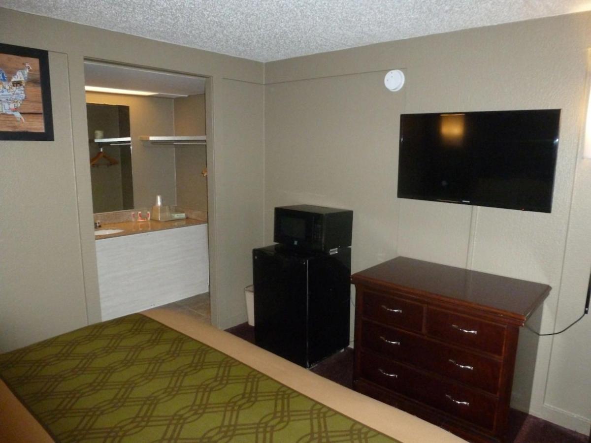 Econo Lodge Pittsburgh I-79 photo 41