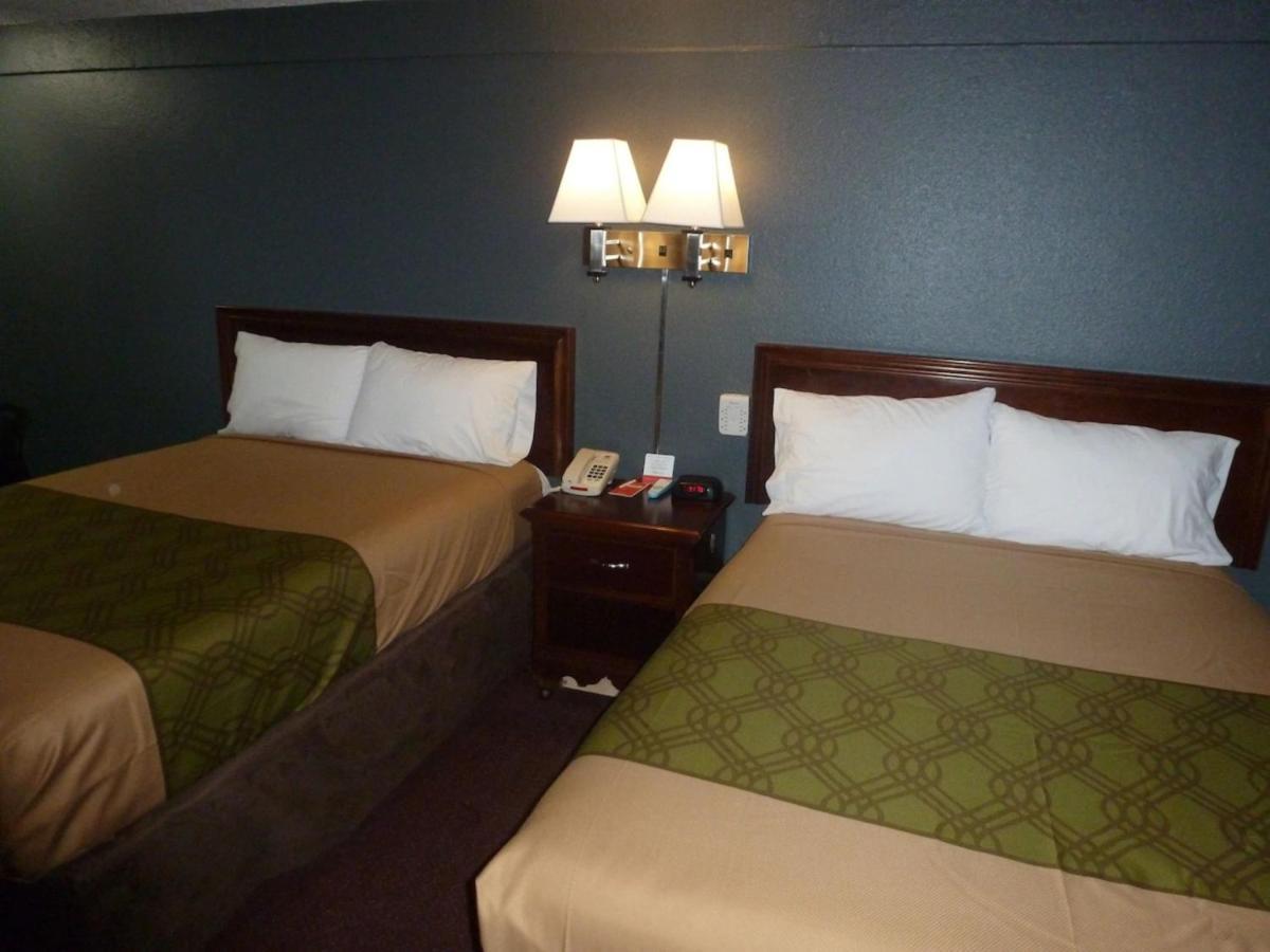 Econo Lodge Pittsburgh I-79 photo 38