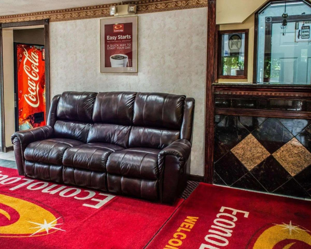 Econo Lodge Pittsburgh I-79 photo 34