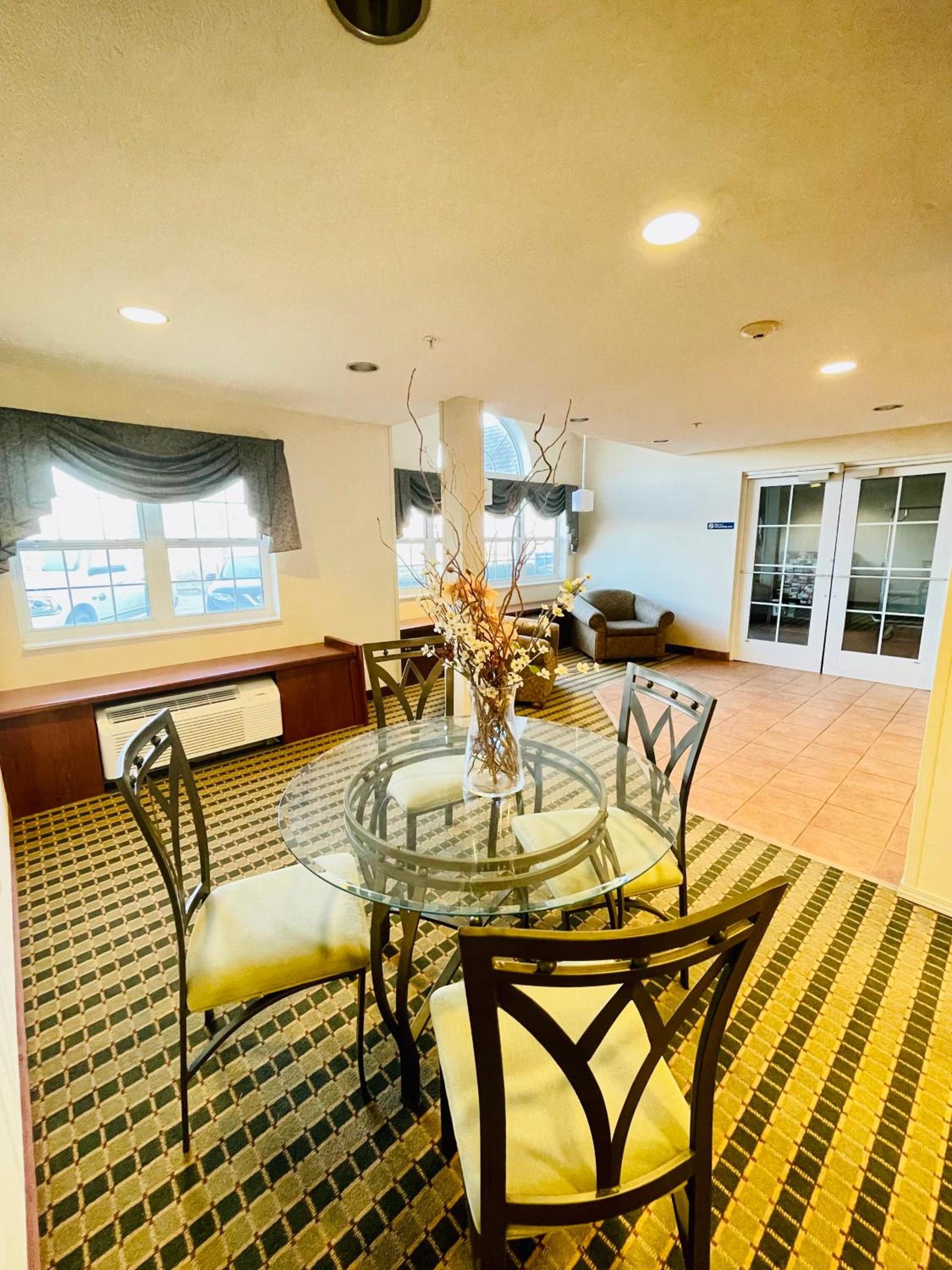WELCOME INN & SUITES photo 11