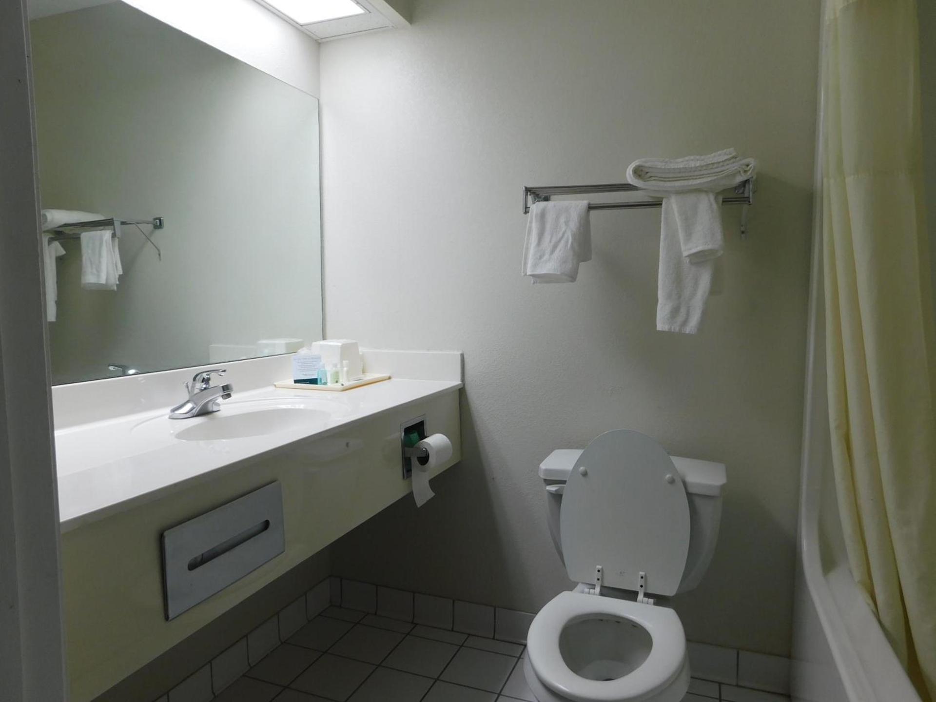 Quality Inn & Suites Thomasville-High Point photo 50