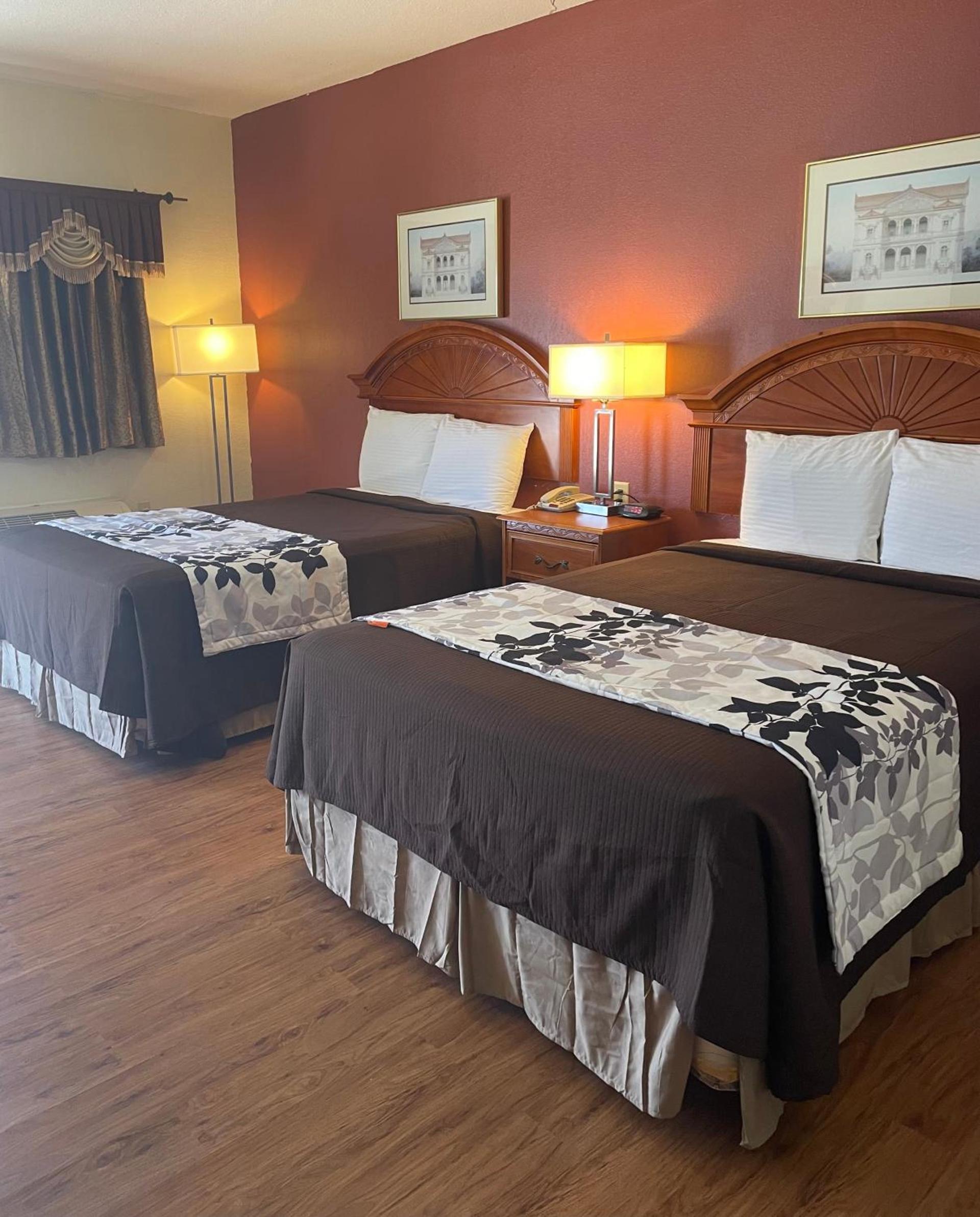 Relax Inn Dilley photo 4