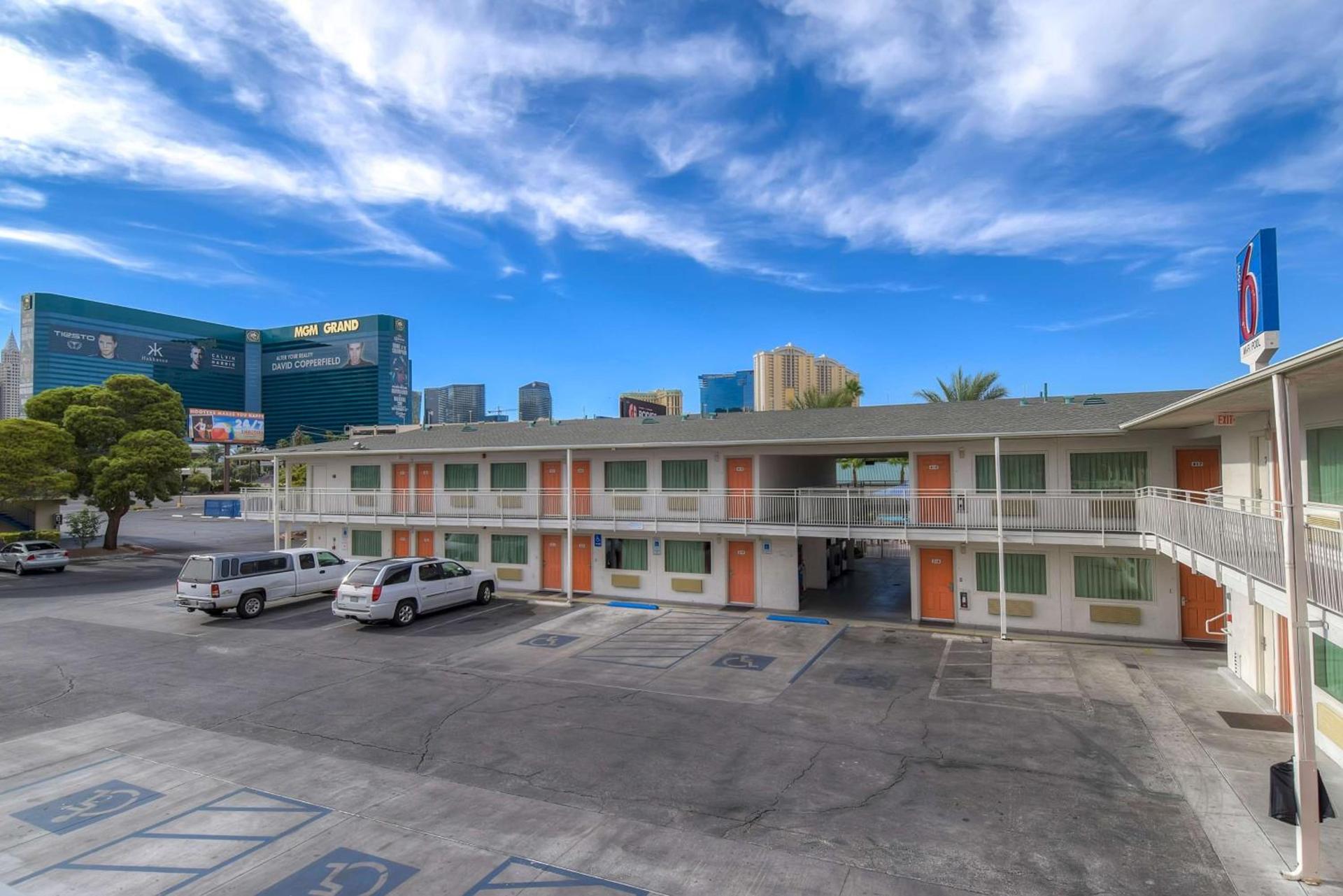 Studio 6 Suites Las Vegas, NV - Tropicana photo 2