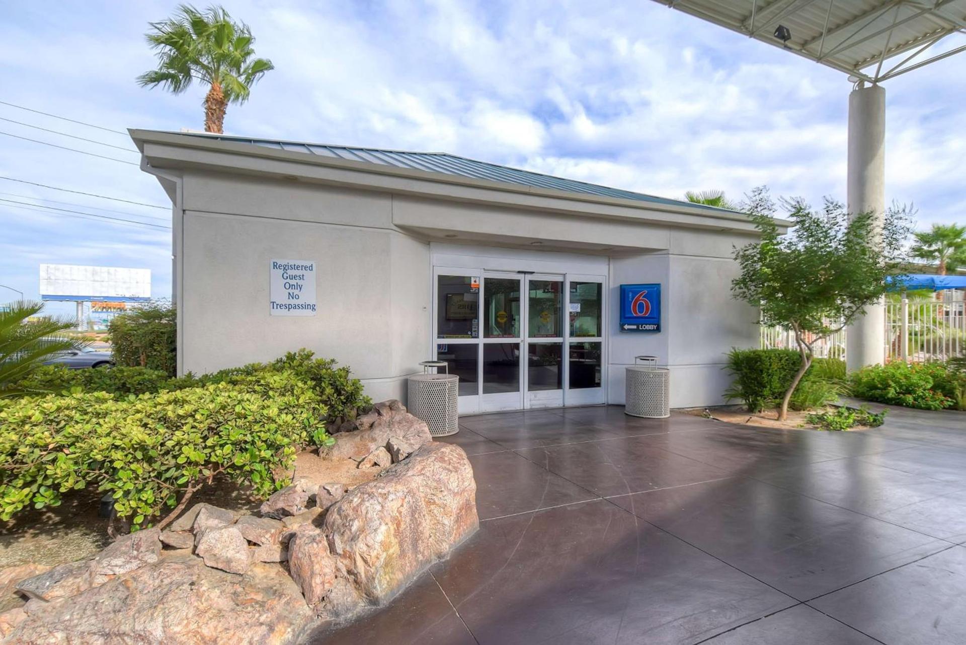 Studio 6 Suites Las Vegas, NV - Tropicana photo 3