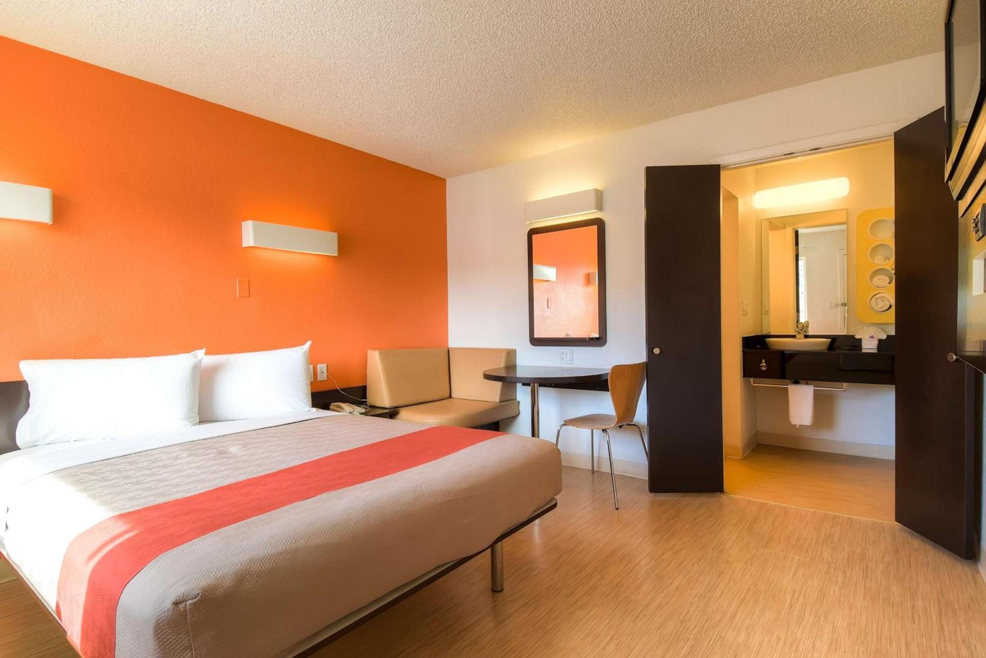 Studio 6 Suites Las Vegas, NV - Tropicana photo 6
