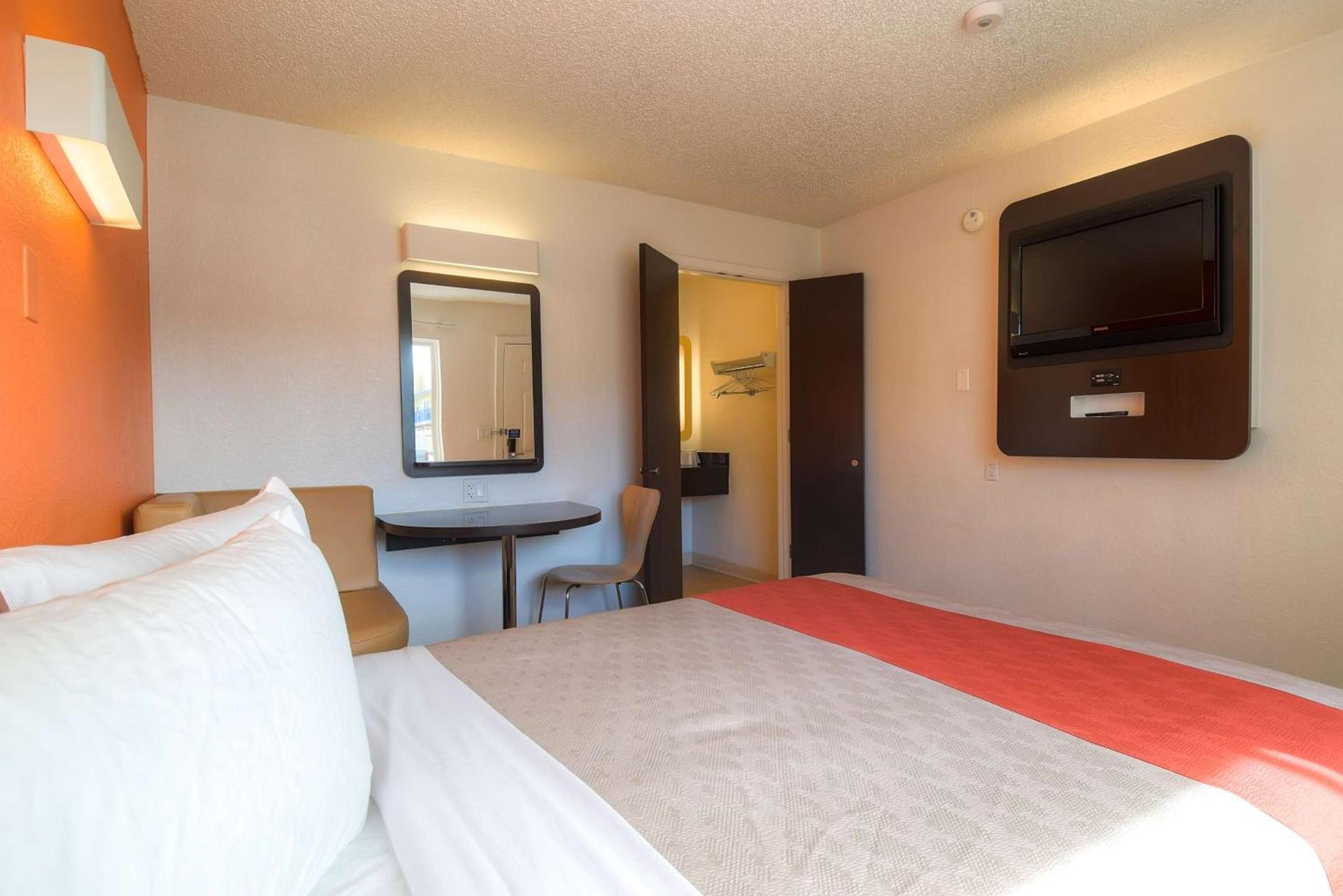 Studio 6 Suites Las Vegas, NV - Tropicana photo 5