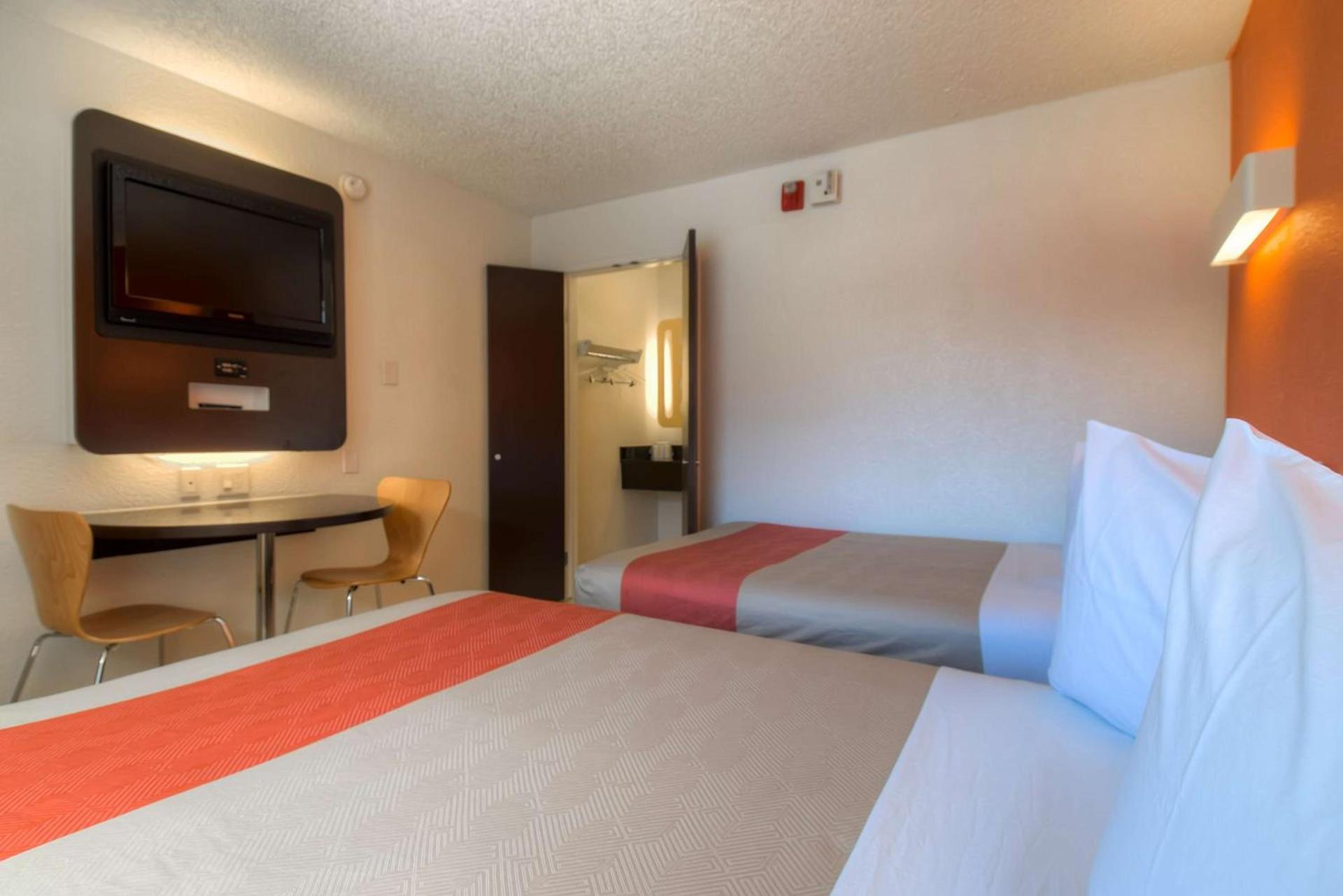 Studio 6 Suites Las Vegas, NV - Tropicana photo 10