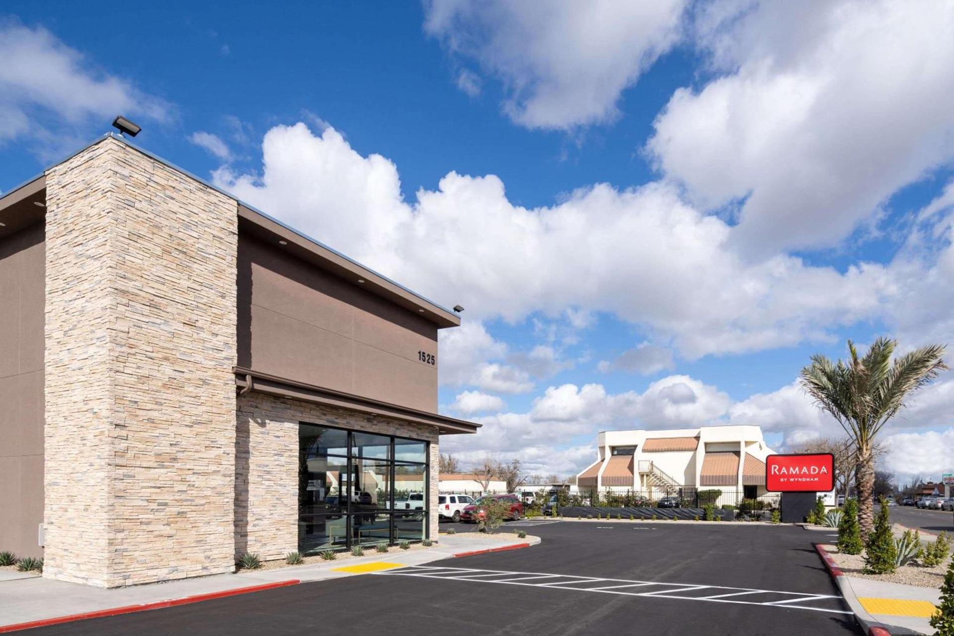 Ramada by Wyndham Modesto Yosemite Area photo 2