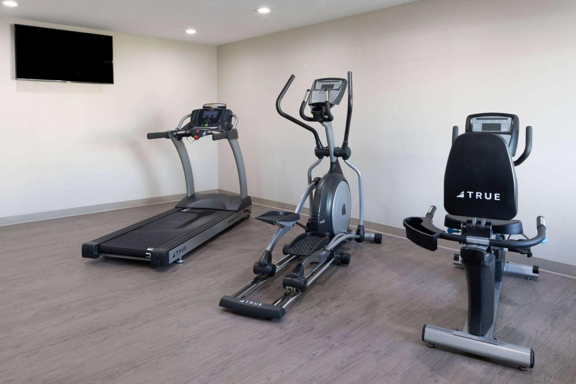 Ramada by Wyndham Modesto Yosemite Area photo 9