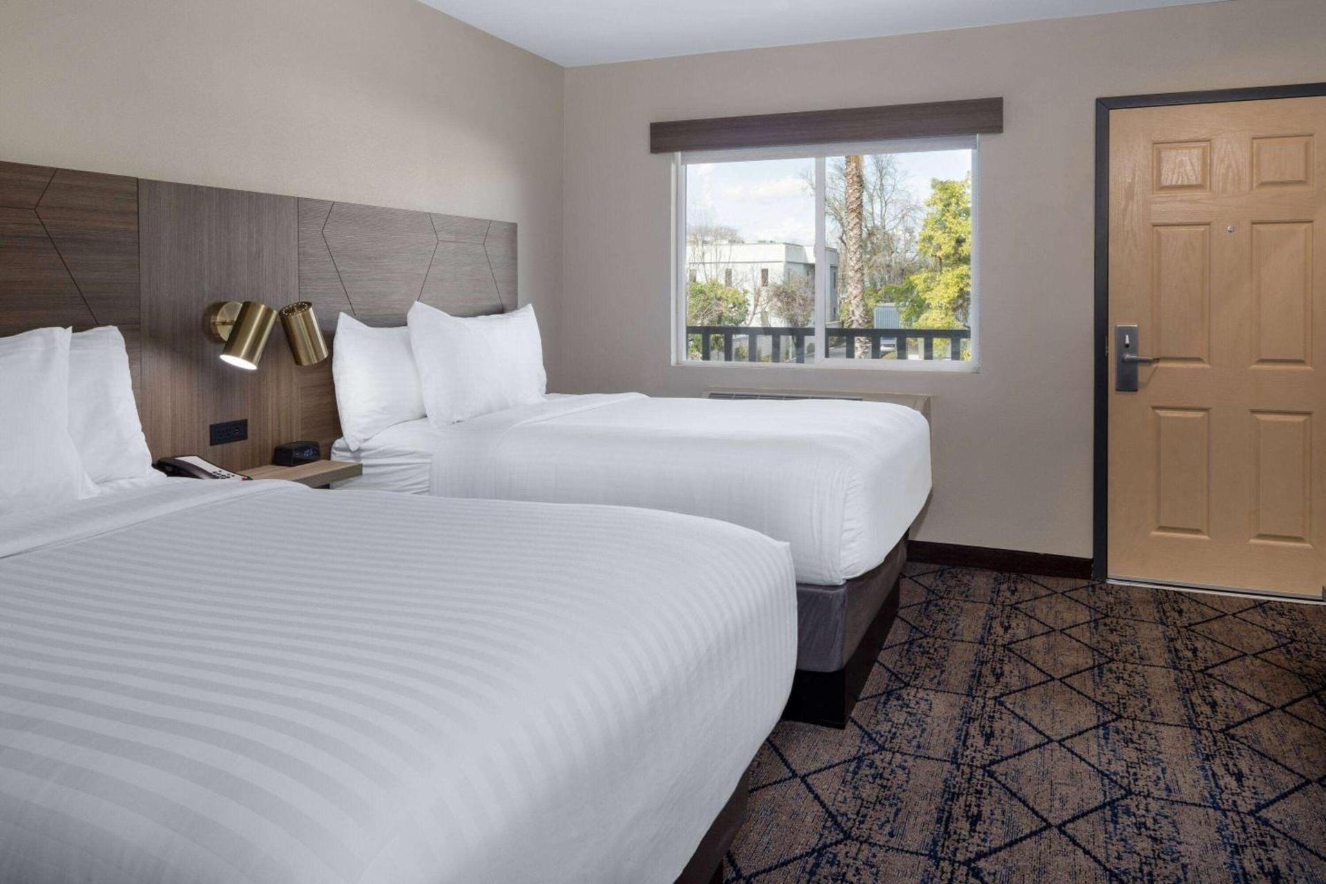 Ramada by Wyndham Modesto Yosemite Area photo 25
