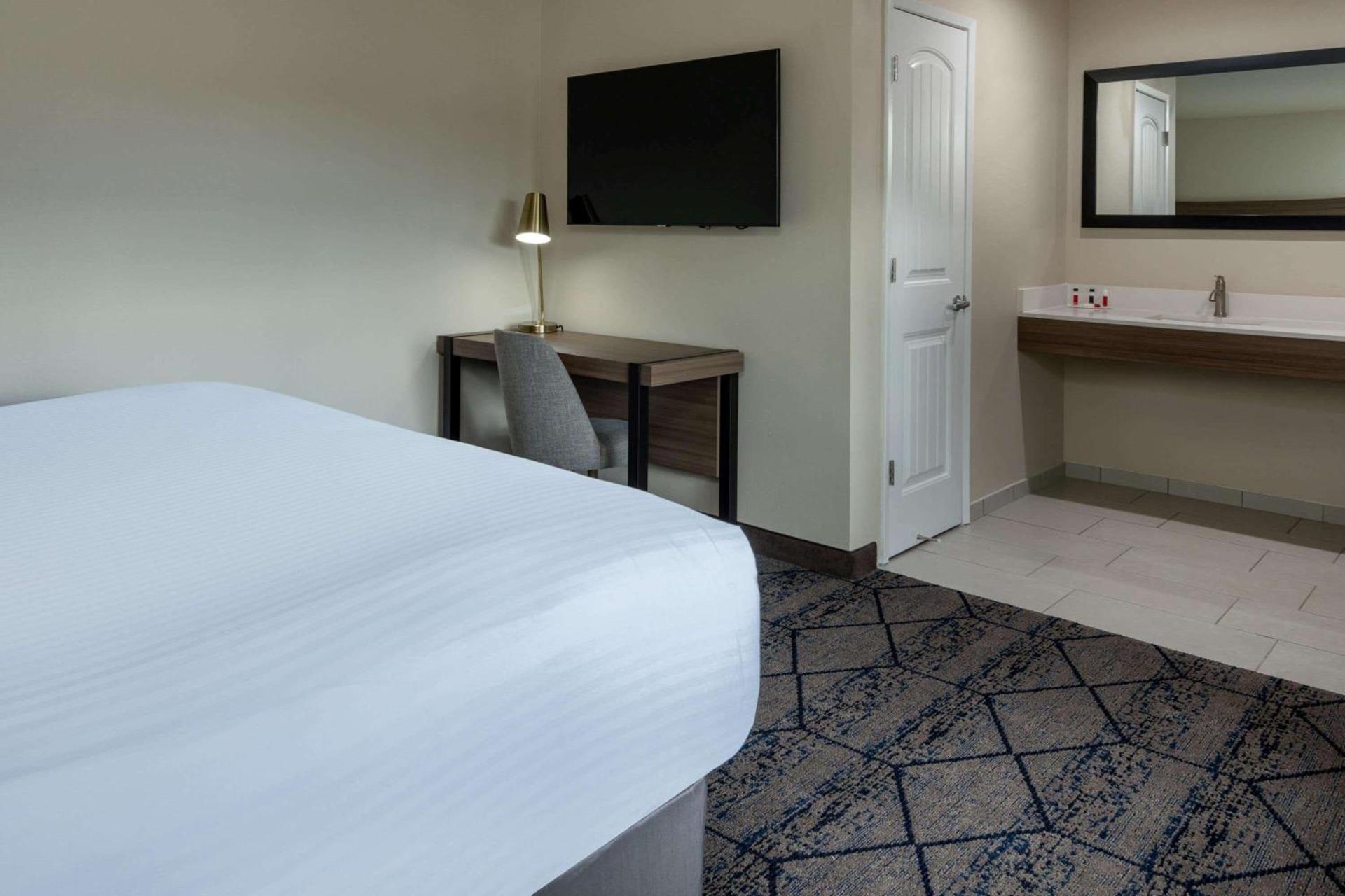Ramada by Wyndham Modesto Yosemite Area photo 24