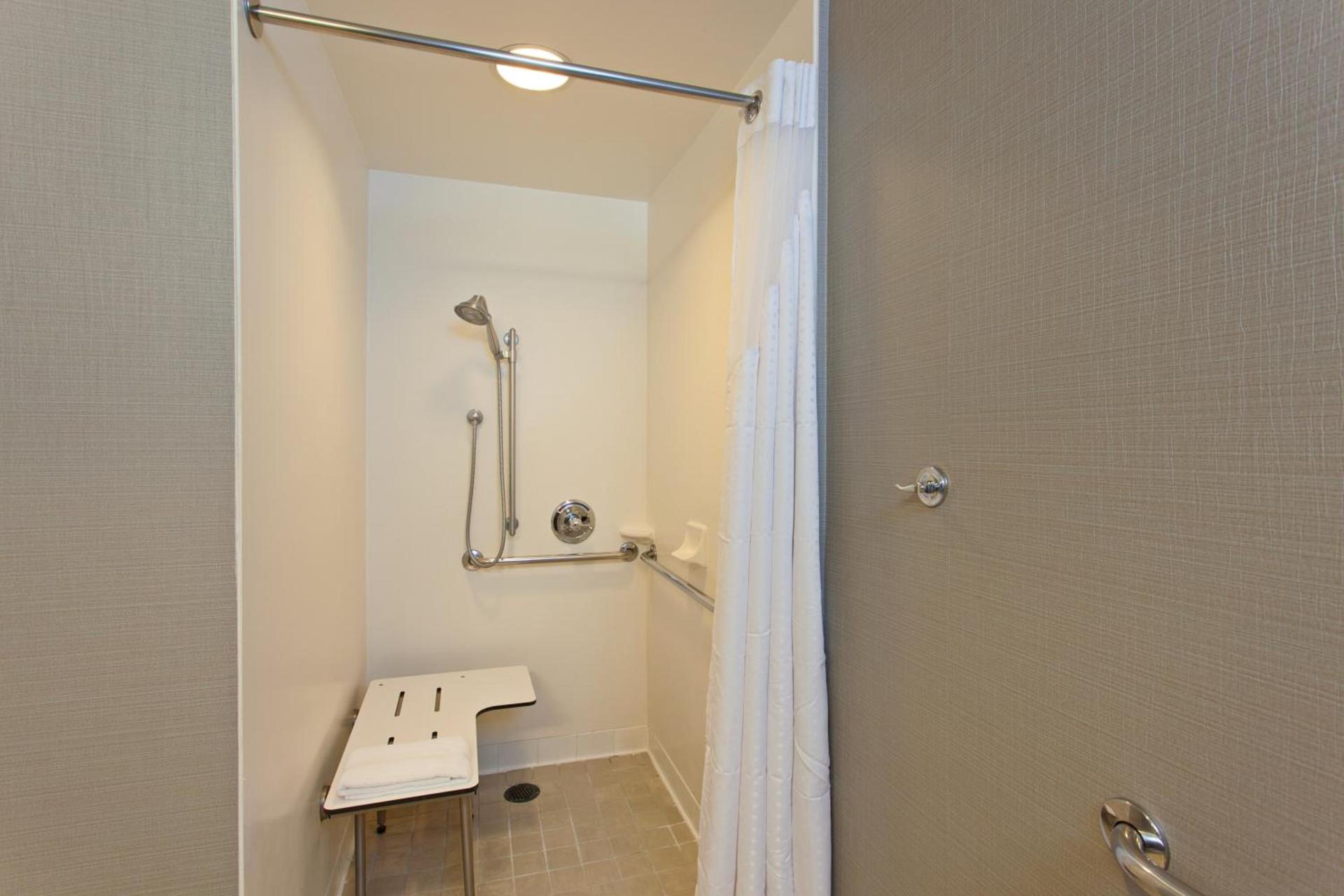 Holiday Inn Express Hotel & Suites Fisherman's Wharf by IHG photo 42