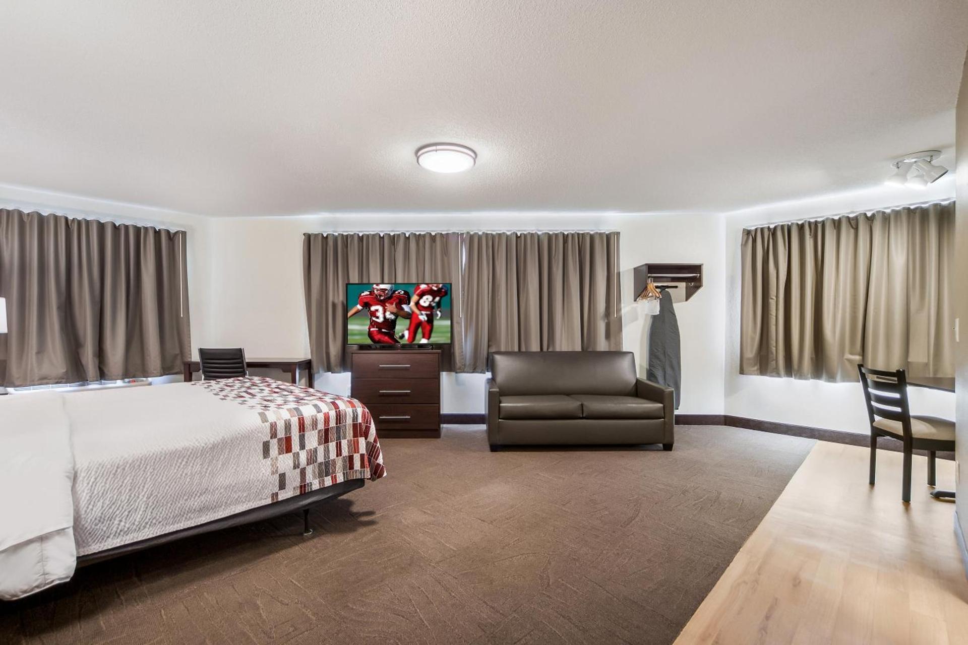 Red Roof Inn & Suites Omaha - Council Bluffs photo 50