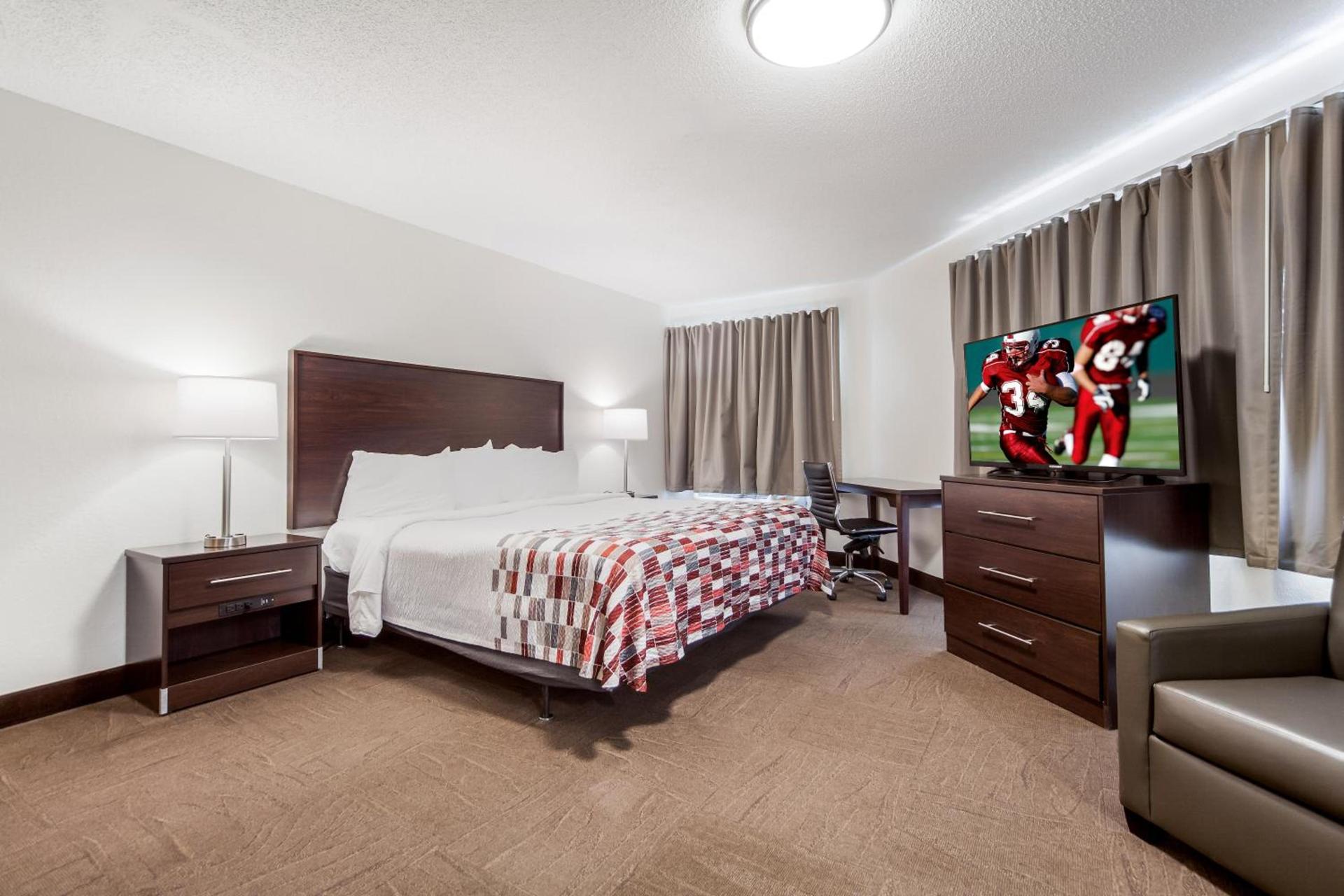 Red Roof Inn & Suites Omaha - Council Bluffs photo 49