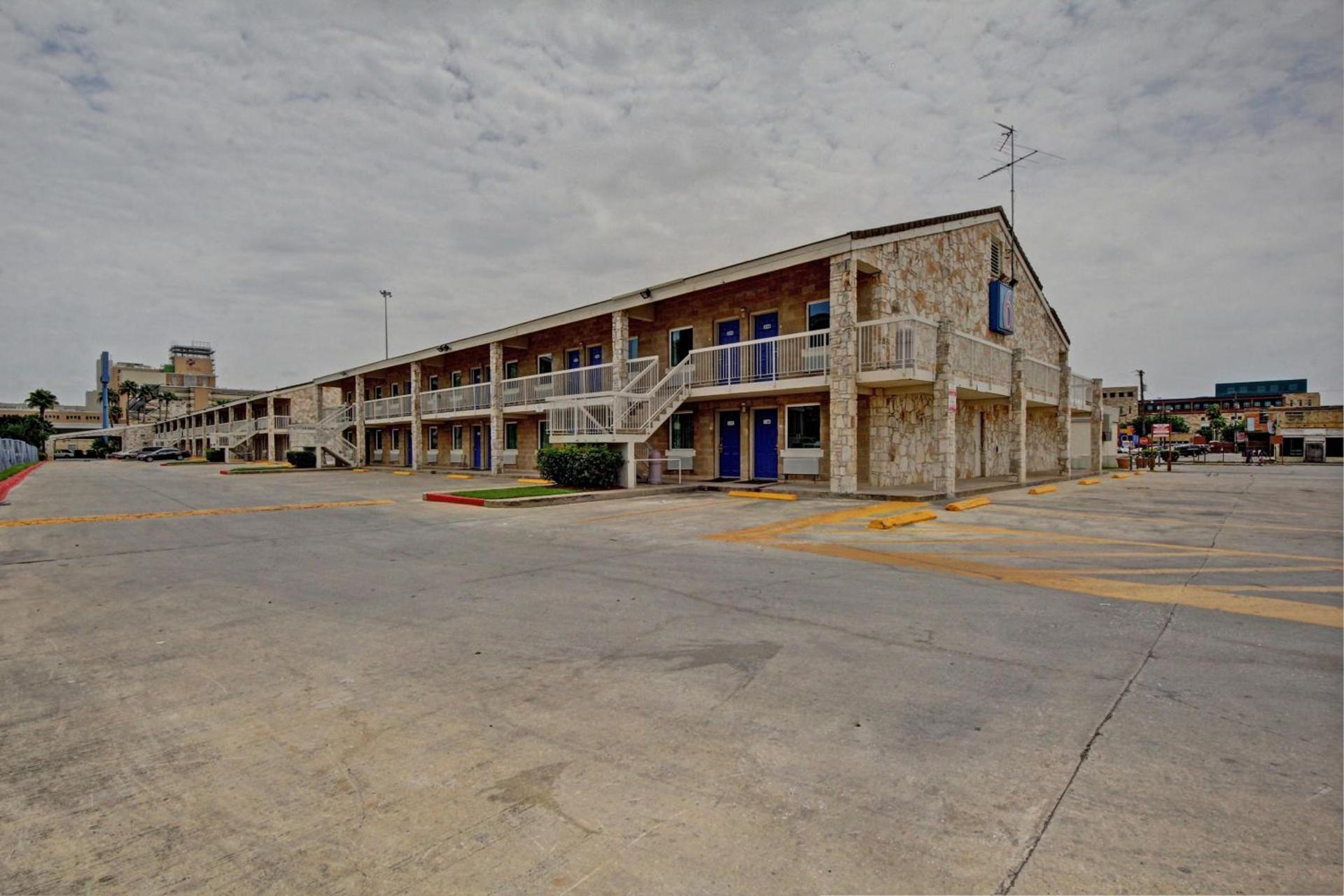 Motel 6-San Antonio, TX - Downtown - Market Square photo 10