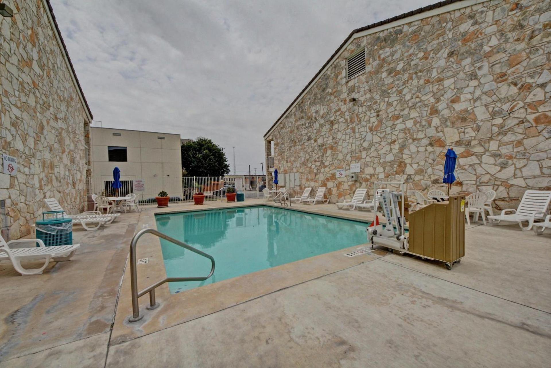 Motel 6-San Antonio, TX - Downtown - Market Square photo 9