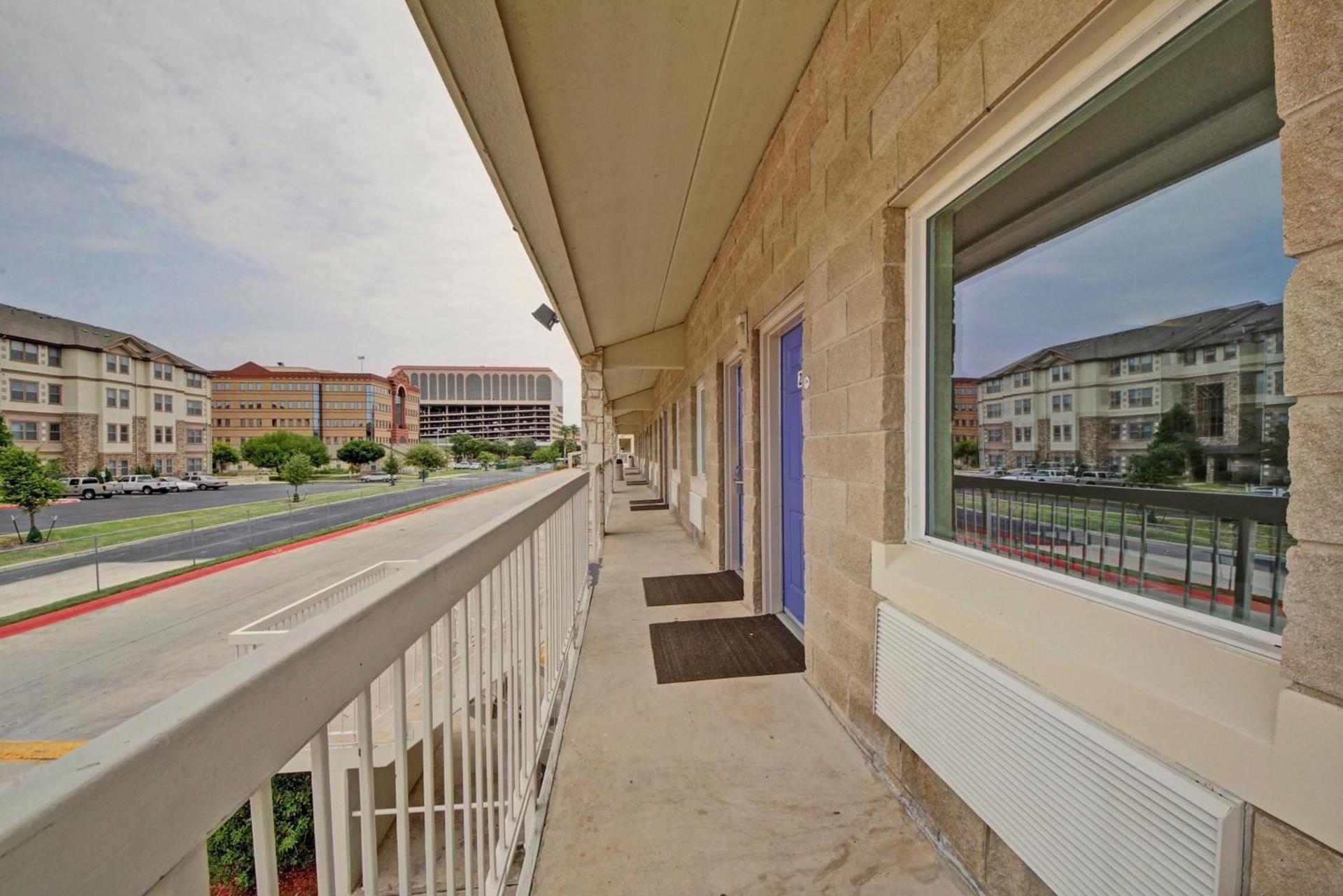 Motel 6-San Antonio, TX - Downtown - Market Square photo 4