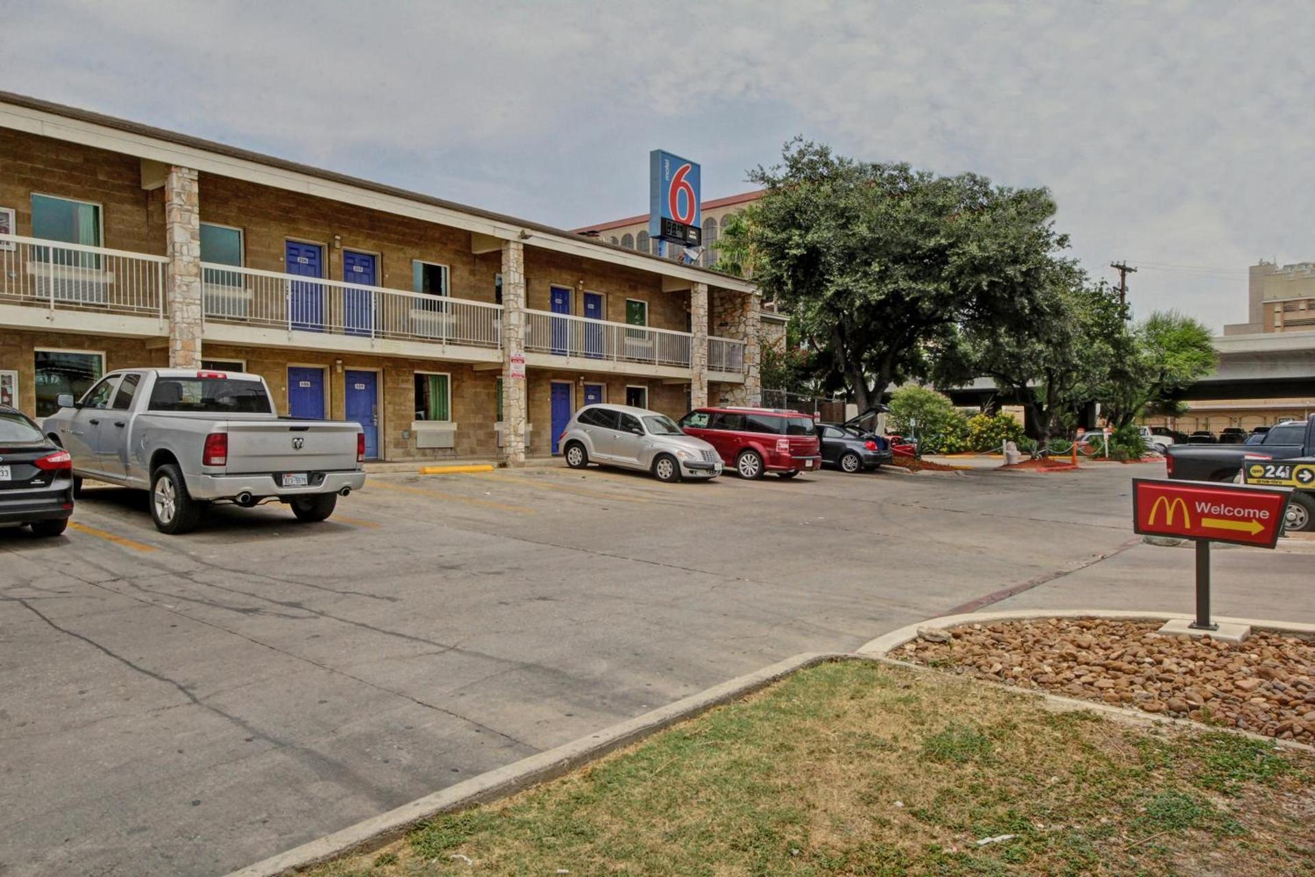 Motel 6-San Antonio, TX - Downtown - Market Square photo 2