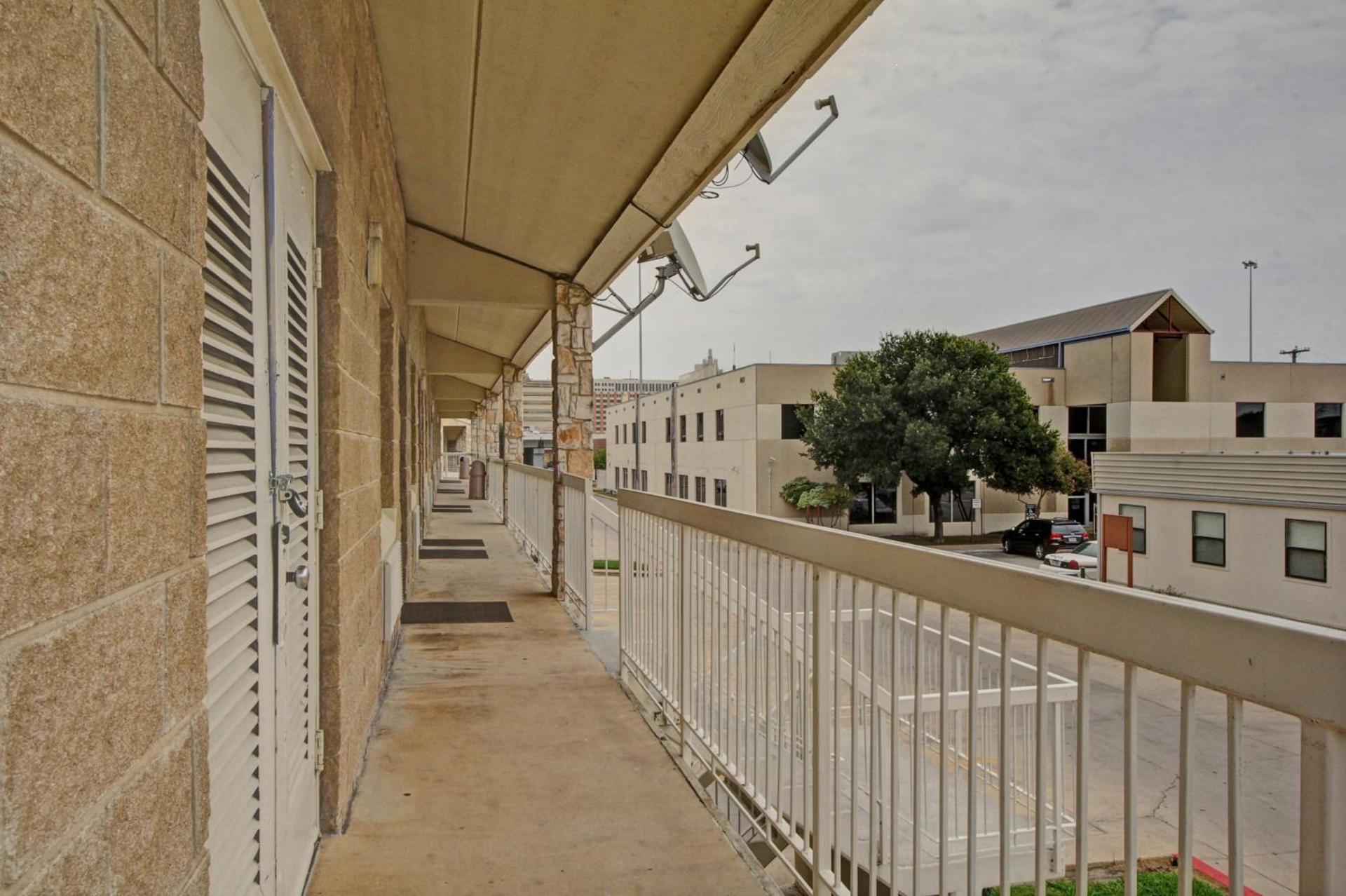 Motel 6-San Antonio, TX - Downtown - Market Square photo 5