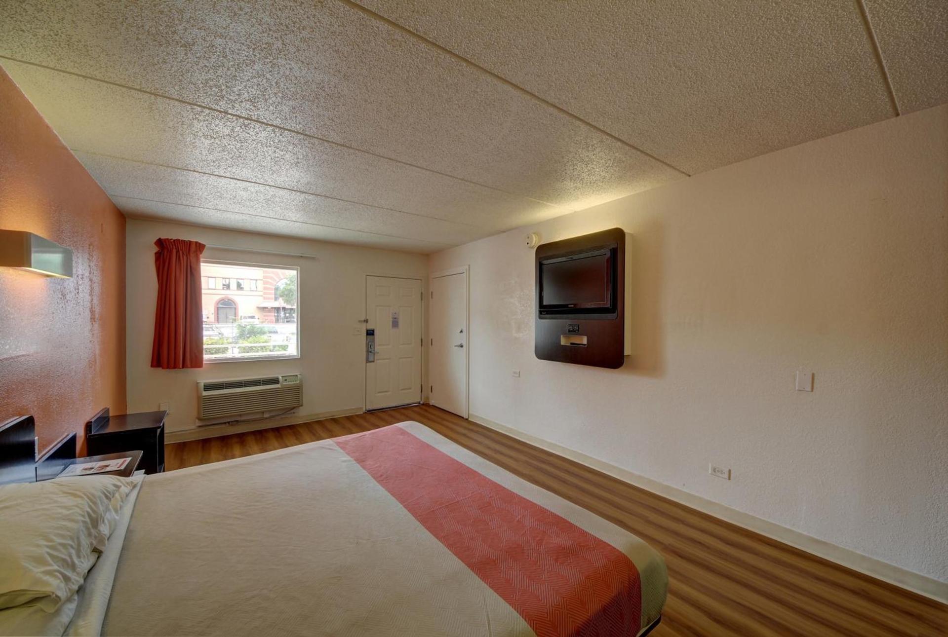 Motel 6-San Antonio, TX - Downtown - Market Square photo 25