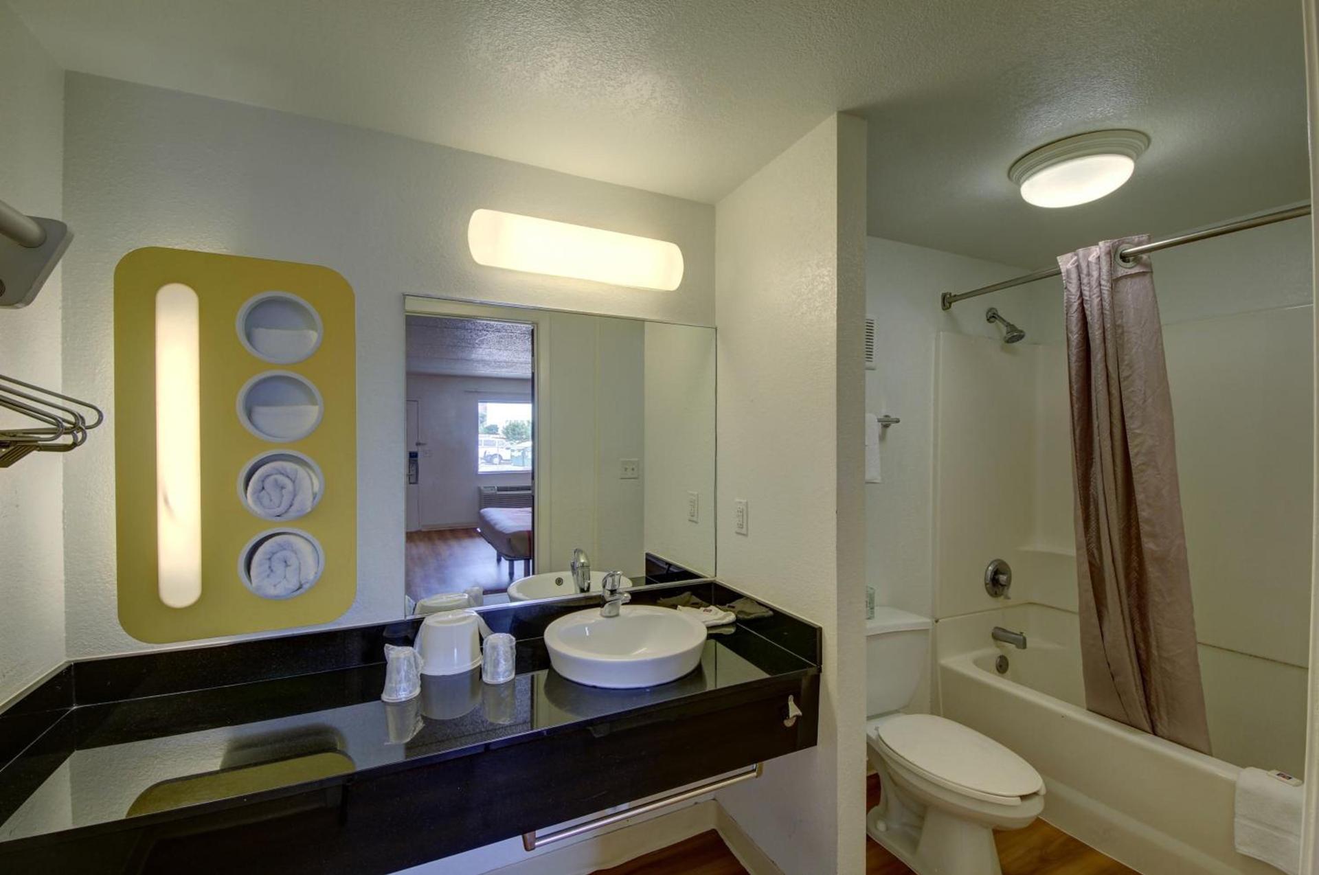 Motel 6-San Antonio, TX - Downtown - Market Square photo 32