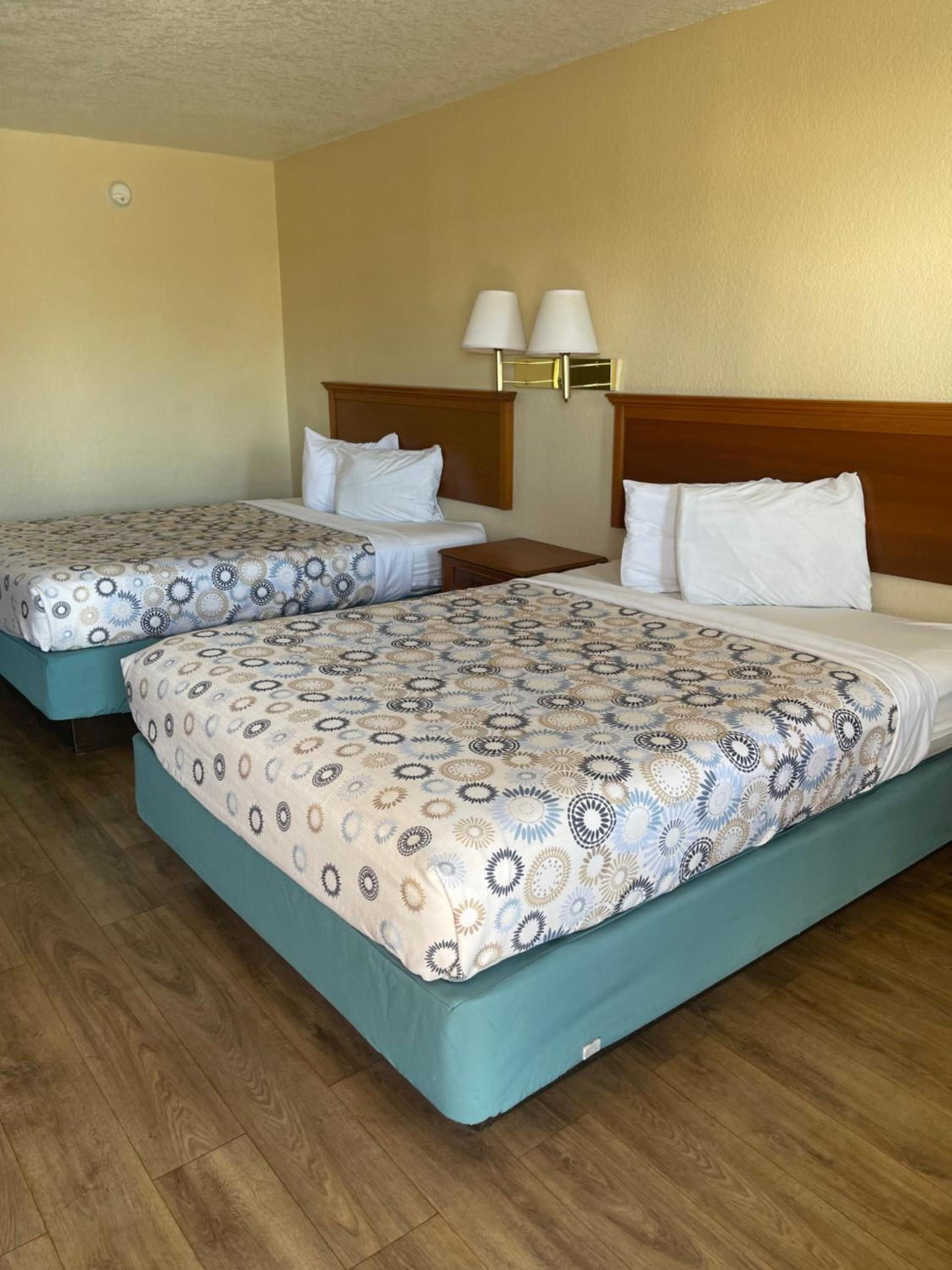 Hole Inn the Wall Hotel - Fort Walton Beach - Sunset Plaza - nearby Beaches & Hurlburt photo 36