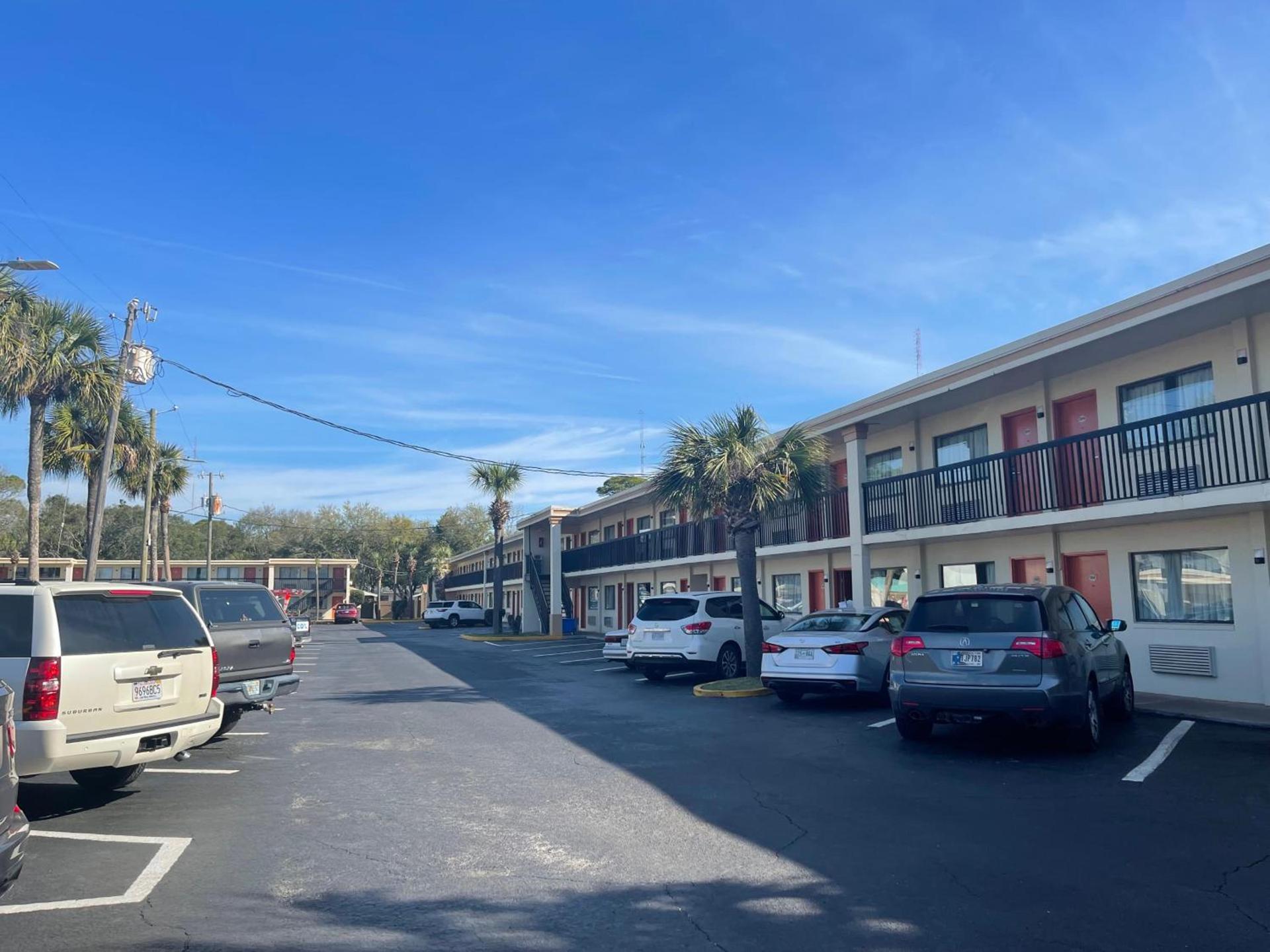 Hole Inn the Wall Hotel - Fort Walton Beach - Sunset Plaza - nearby Beaches & Hurlburt photo 37