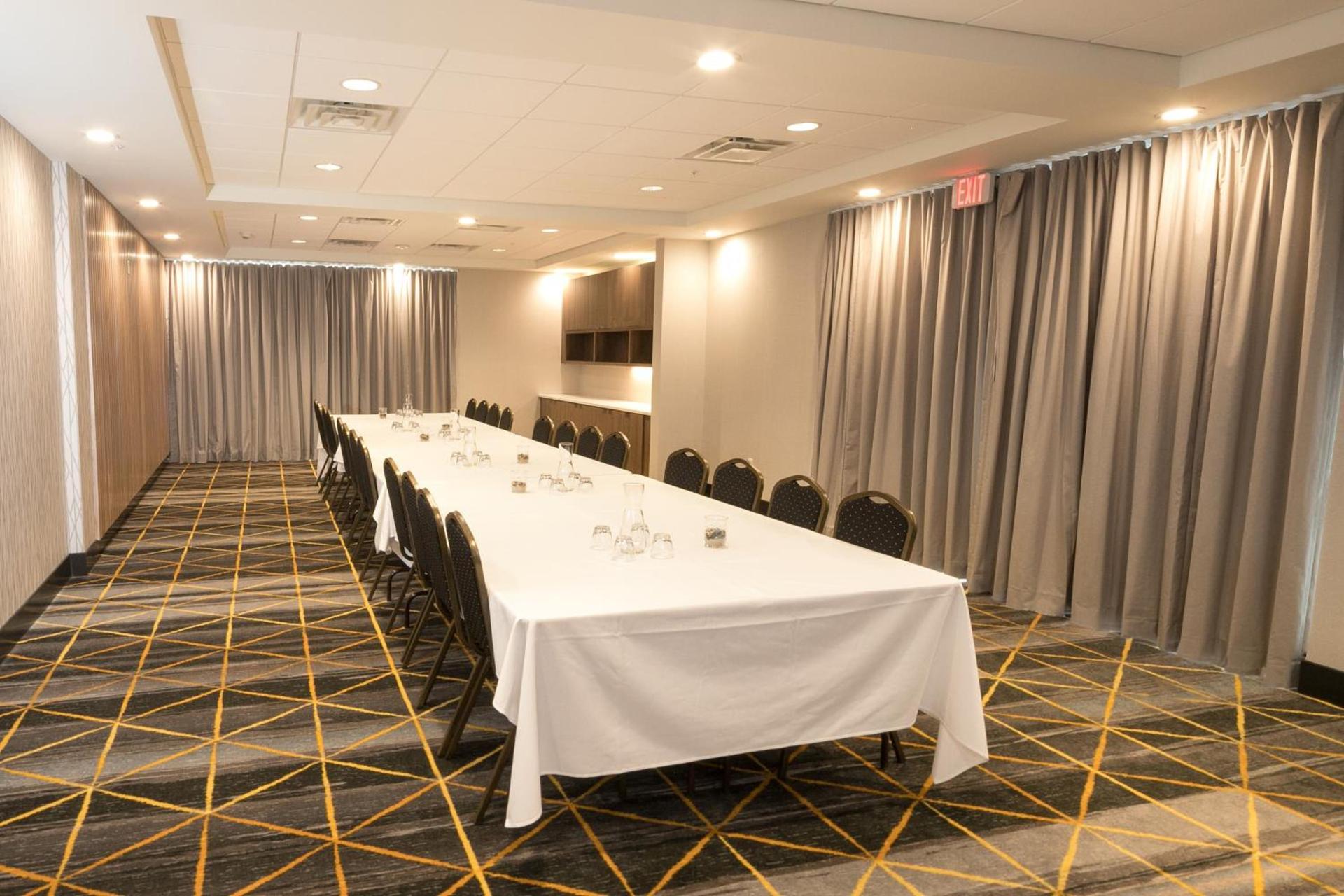 Holiday Inn & Suites Detroit - Troy by IHG photo 45
