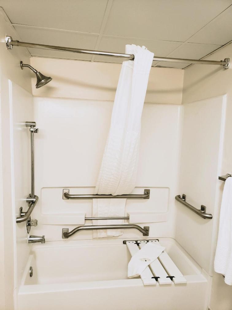 Quality Inn & Suites Clemmons I-40 photo 24