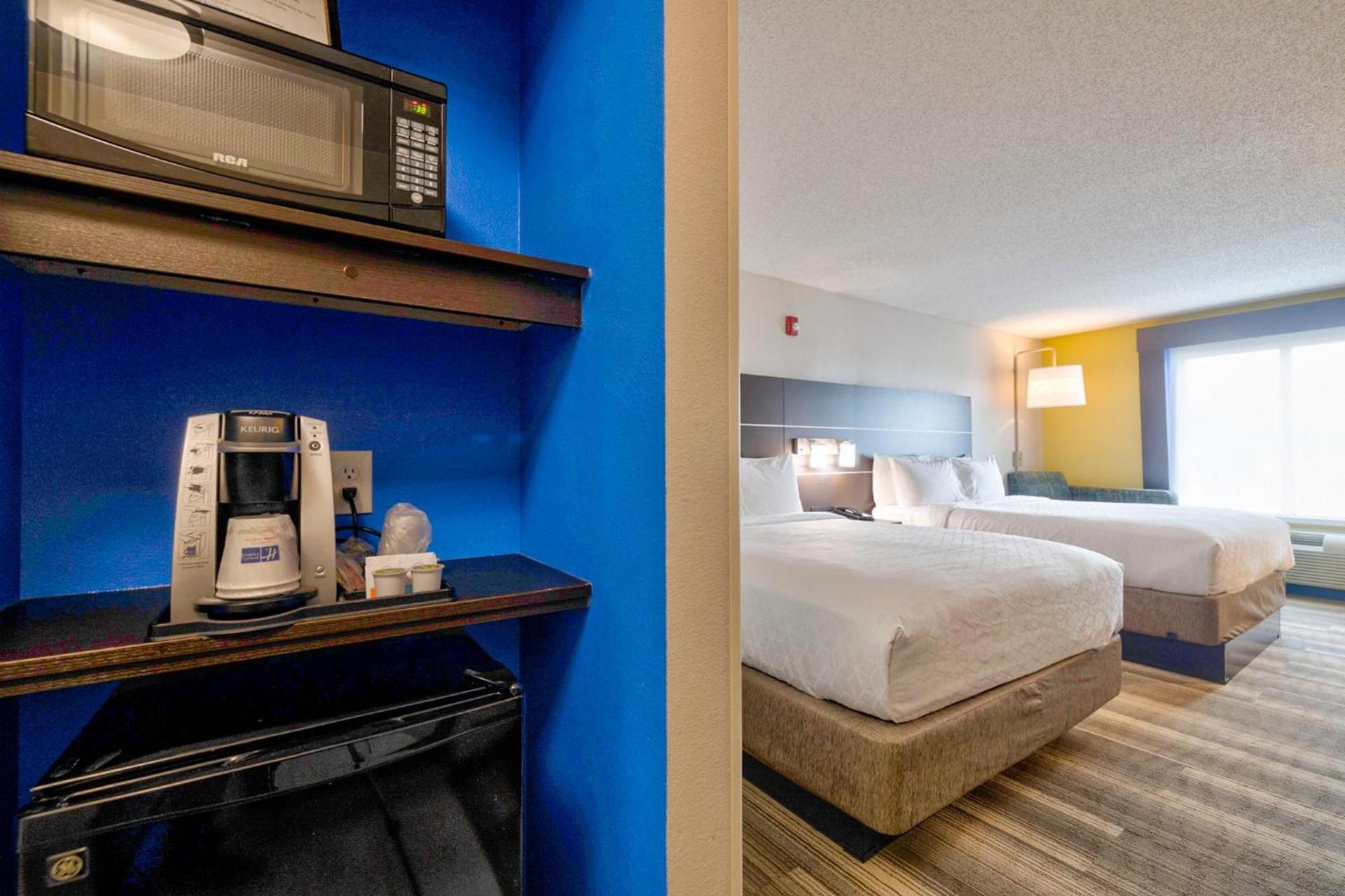 Holiday Inn Express Hotel & Suites Kansas City - Grandview by IHG photo 2