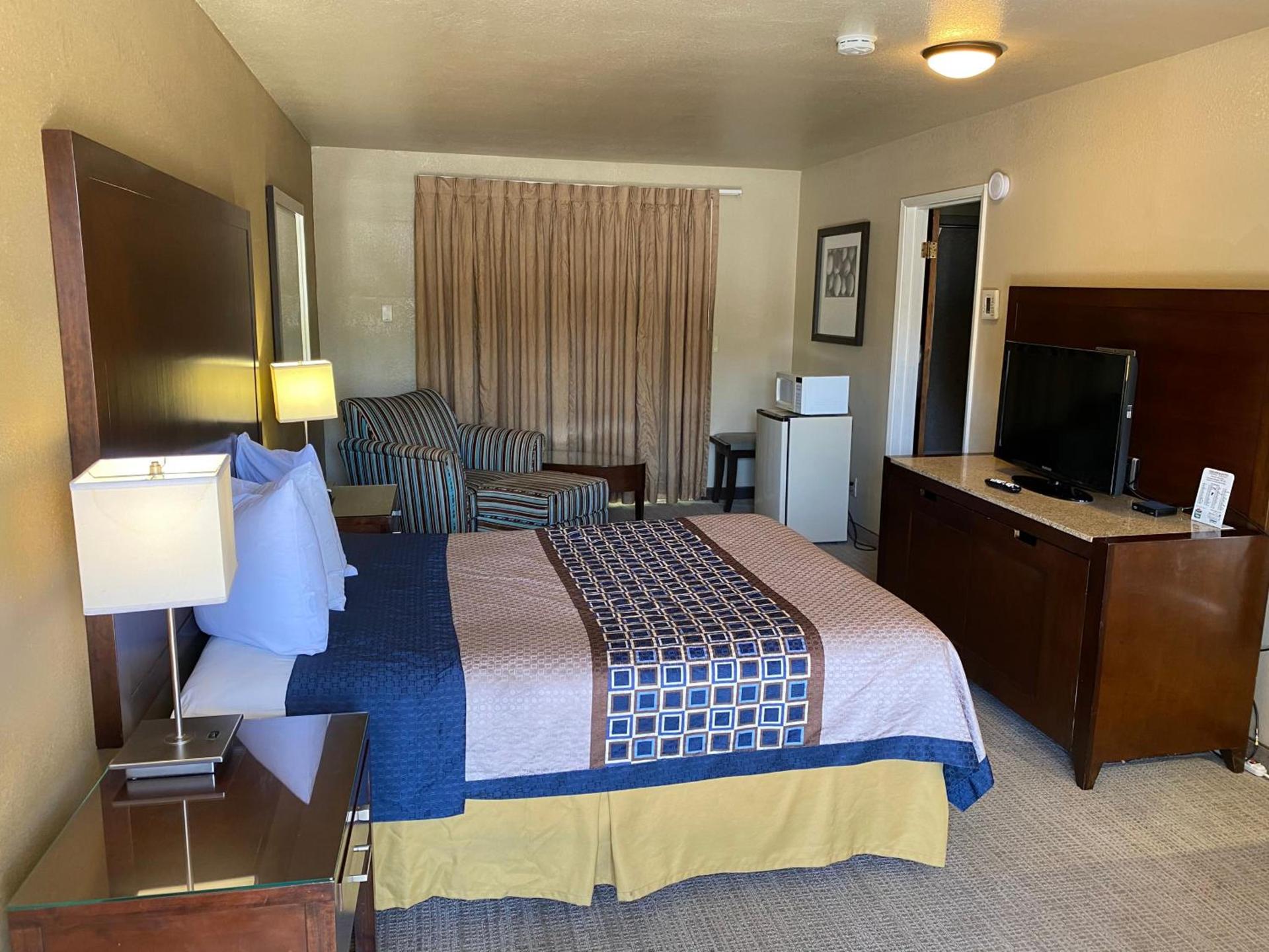 Vino Inn & Suites photo 34